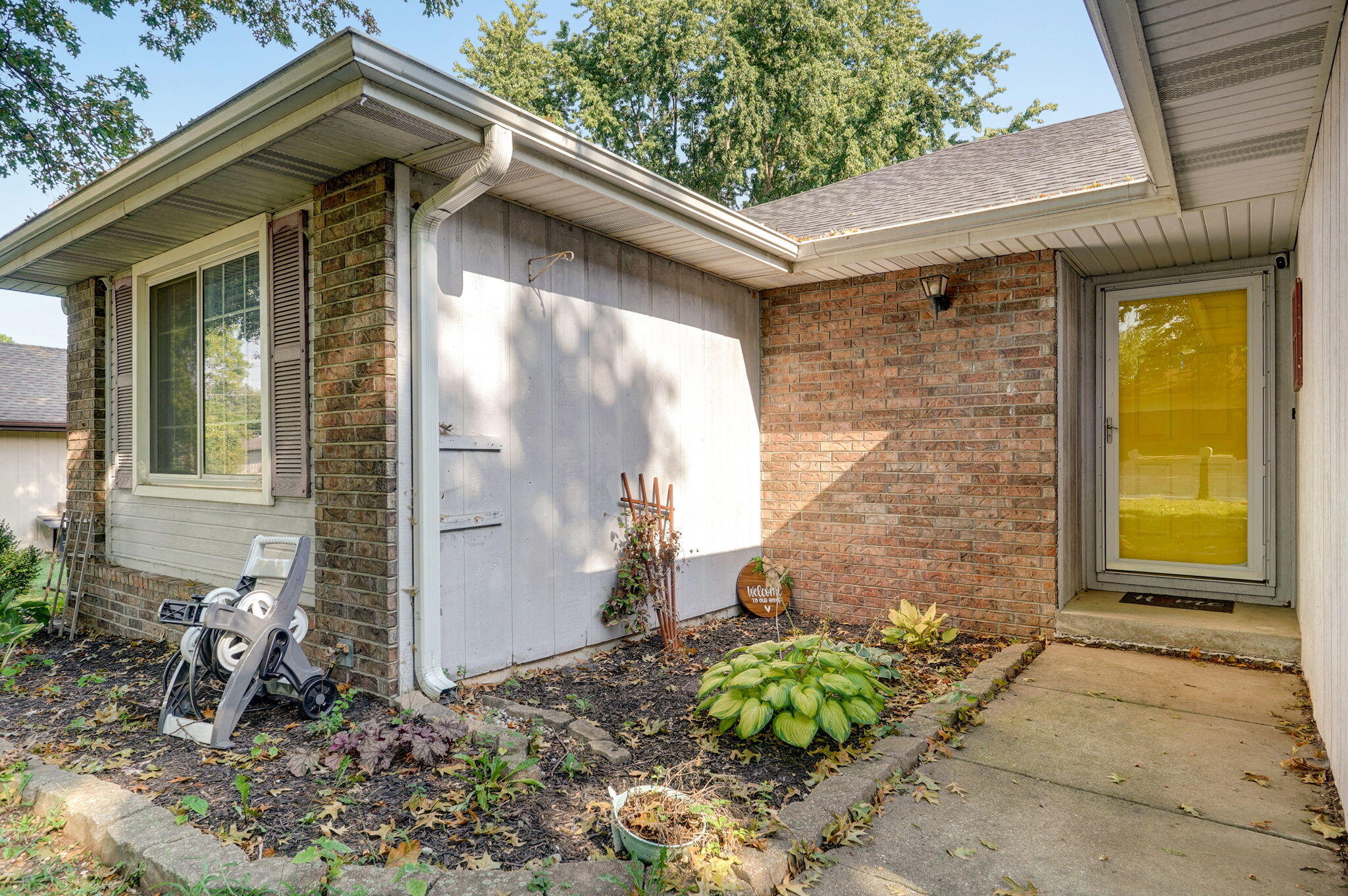 2843 West Primrose Lane Property Photo 4