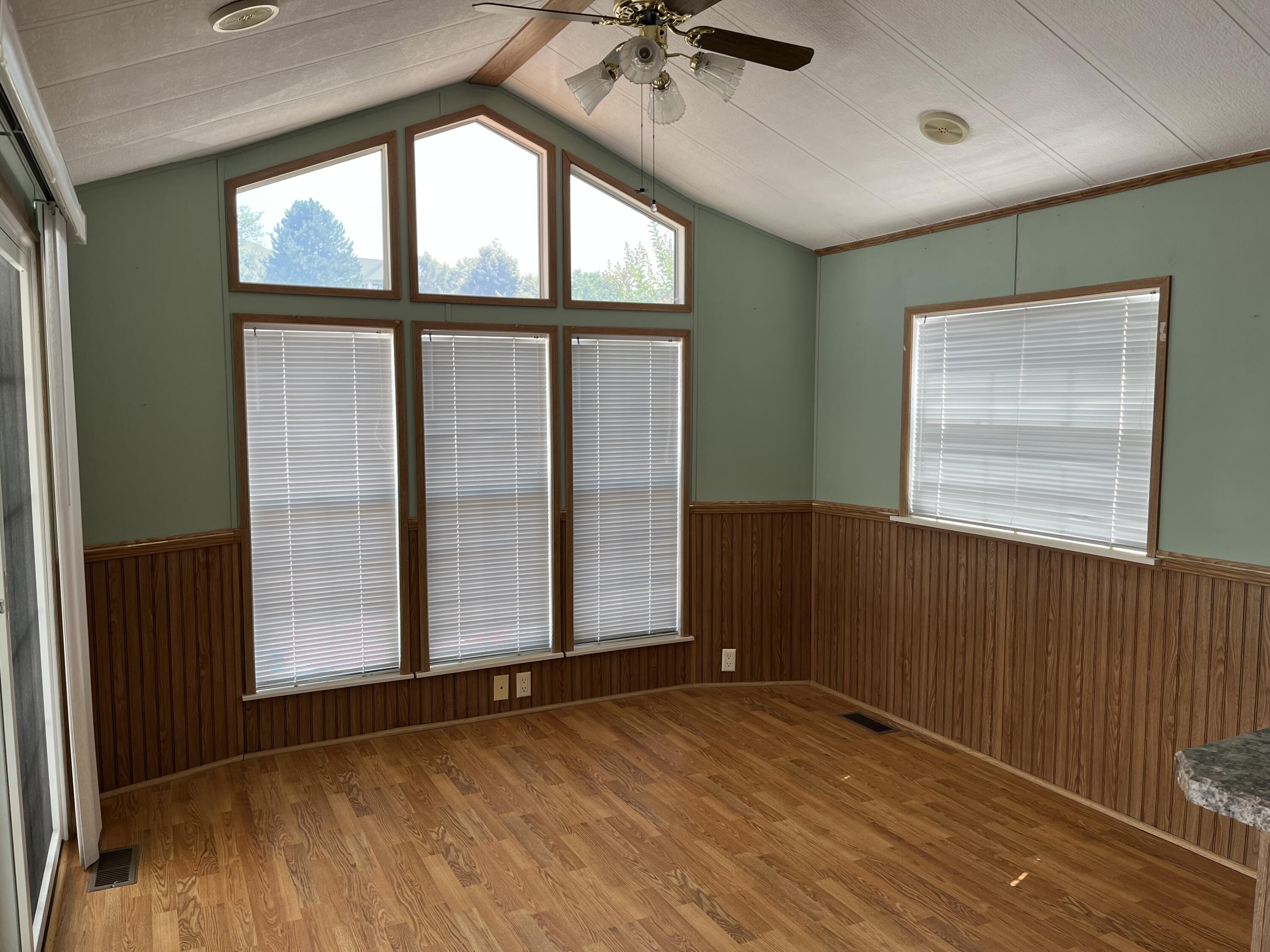 467 Royalty Lane Property Photo 4