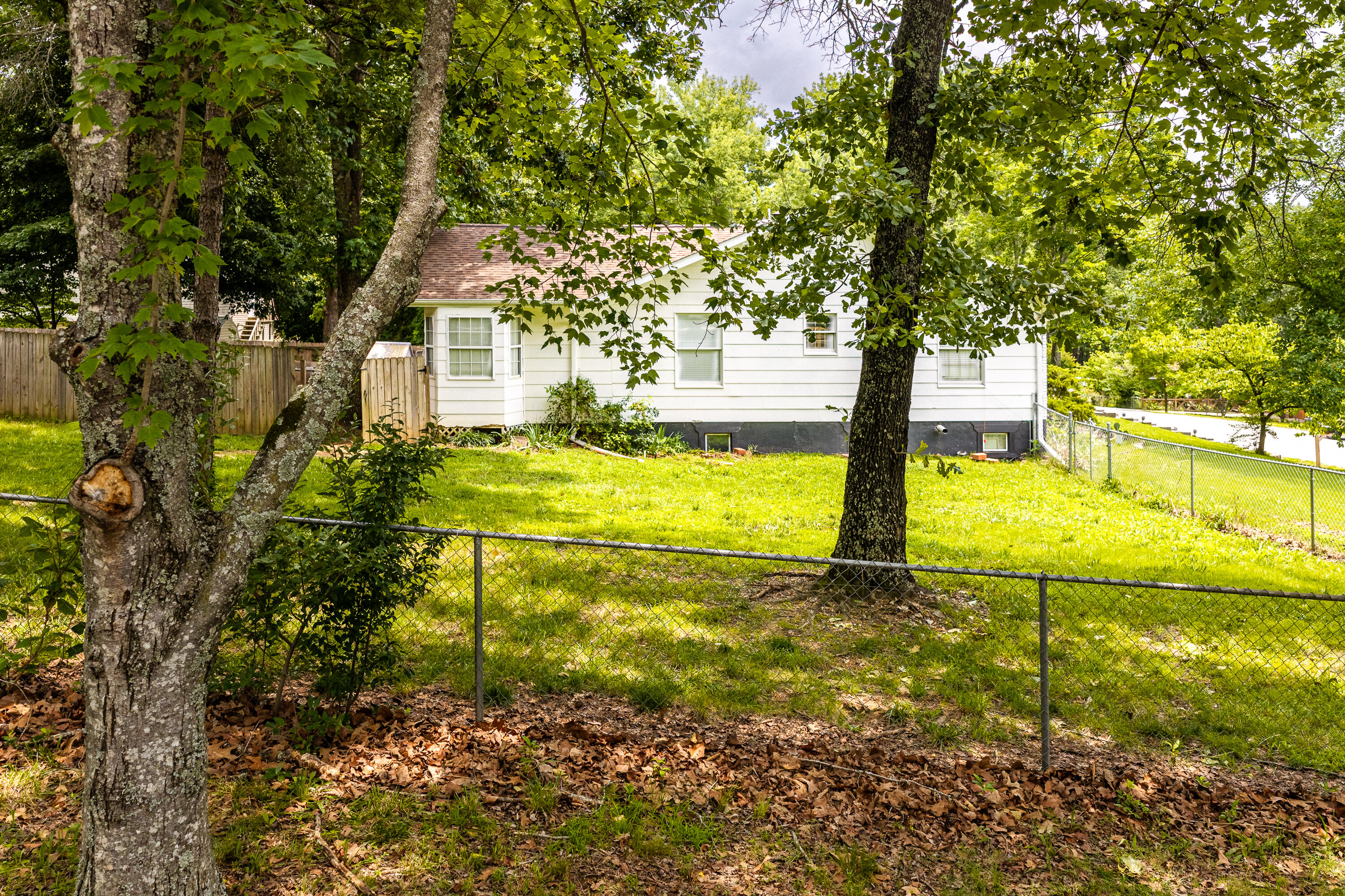 2002 Sycamore Drive Property Photo 21