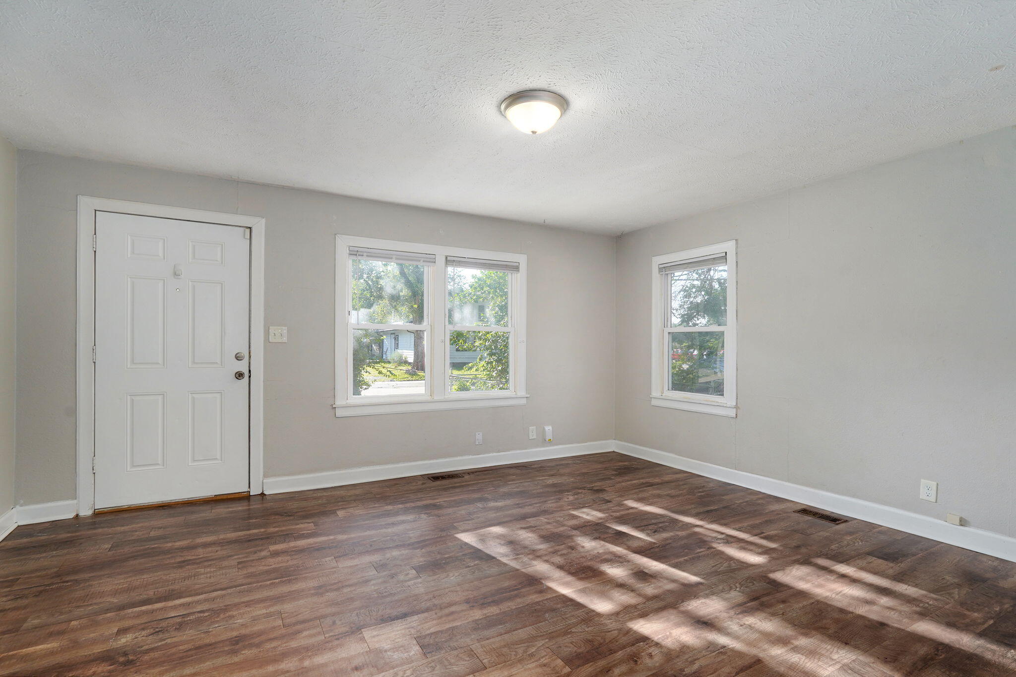 511 North Warren Avenue Property Photo 4
