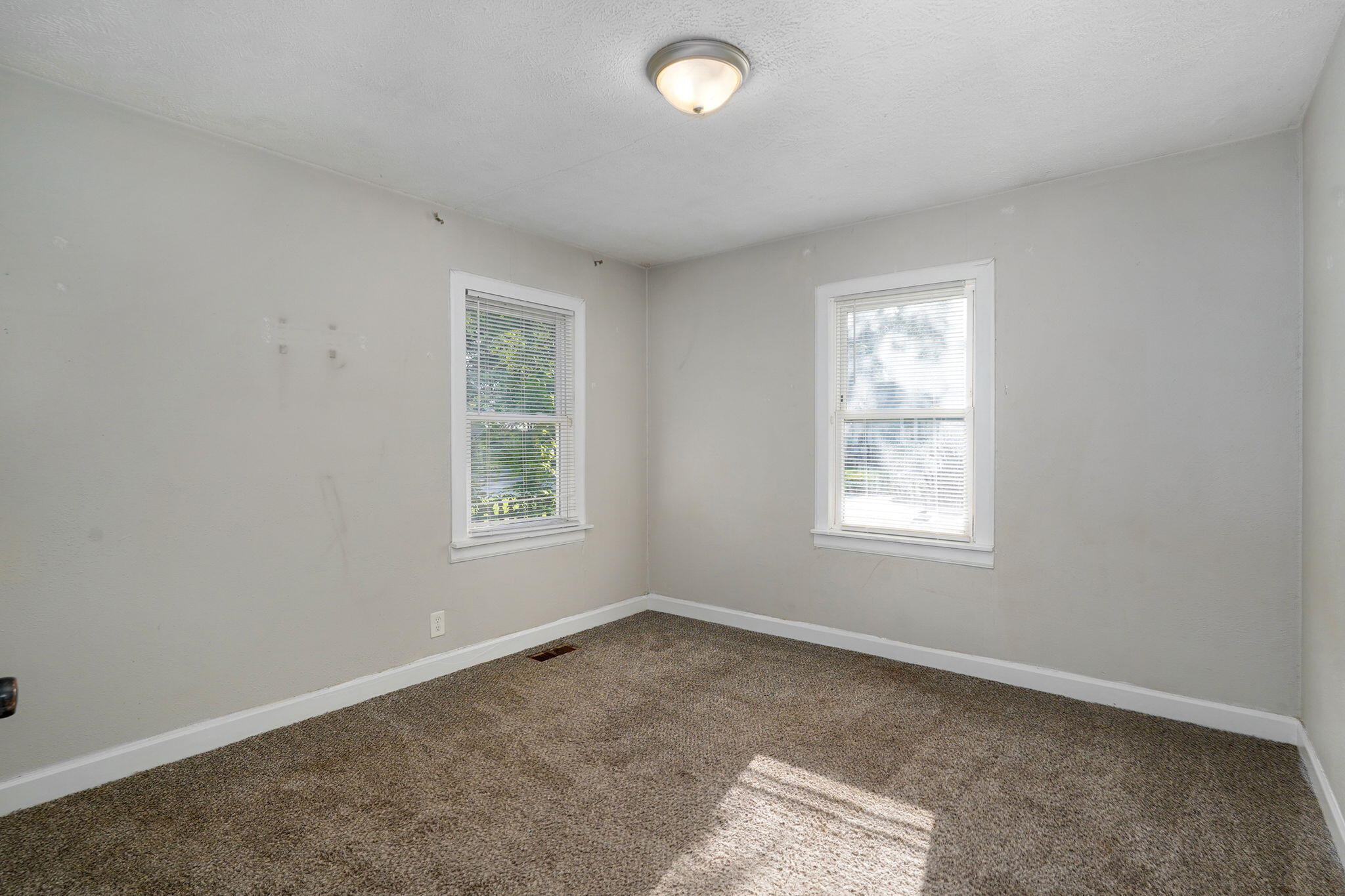 511 North Warren Avenue Property Photo 9