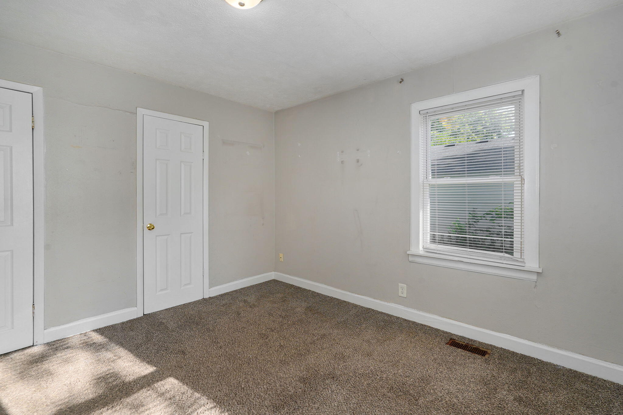 511 North Warren Avenue Property Photo 10