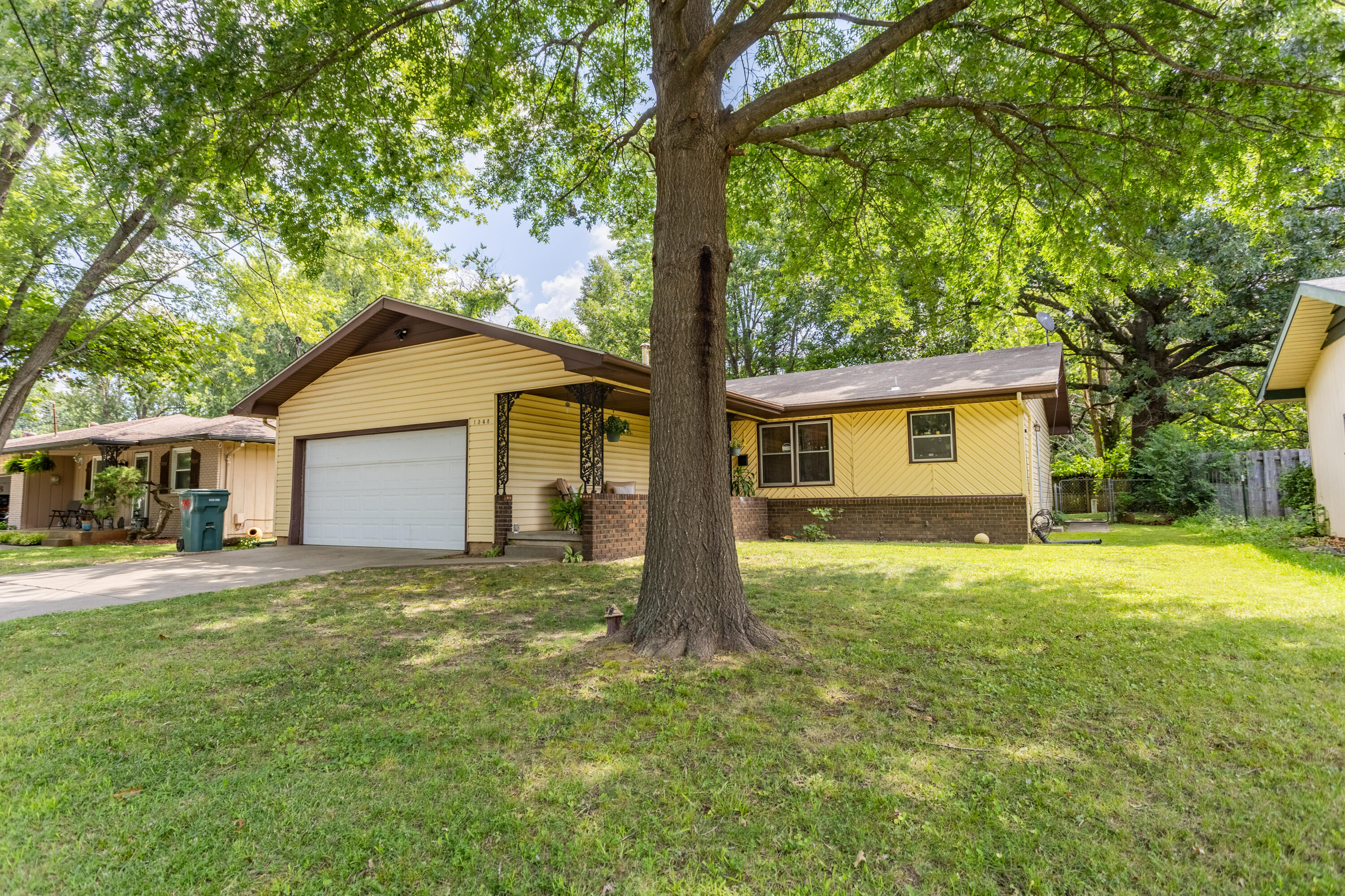 1348 South Arcadia Avenue Property Photo 1