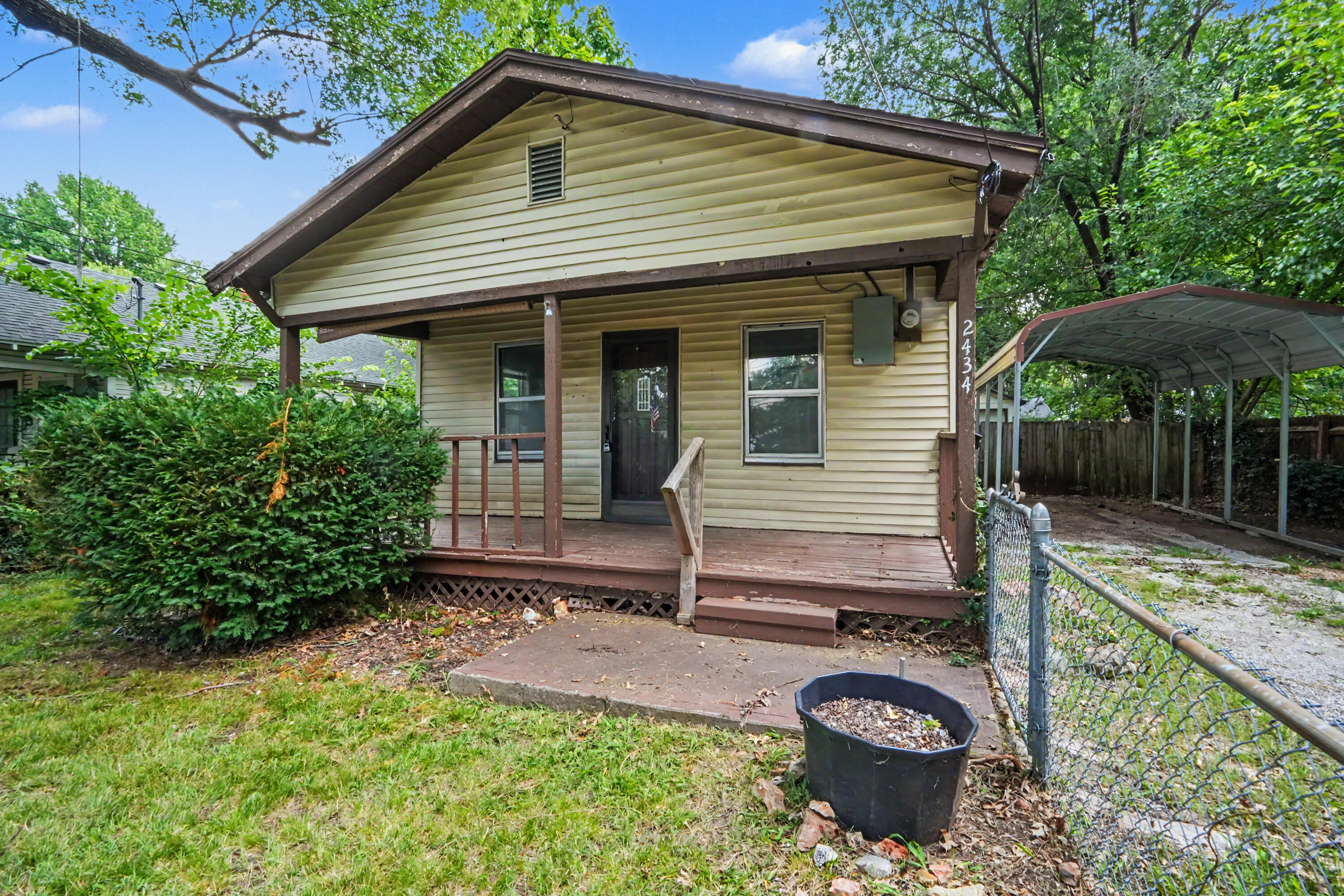 2434 North Pickwick Avenue Property Photo 1