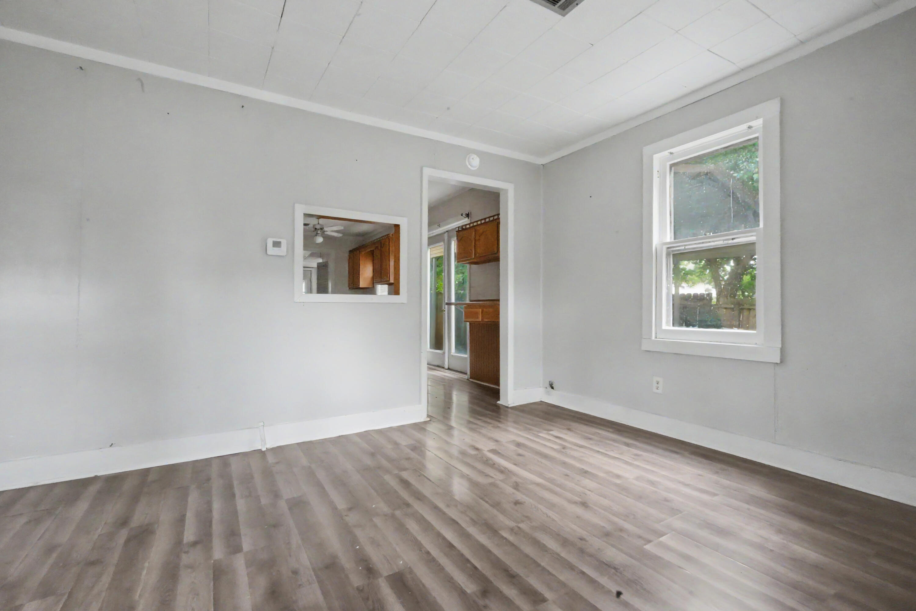 2434 North Pickwick Avenue Property Photo 5