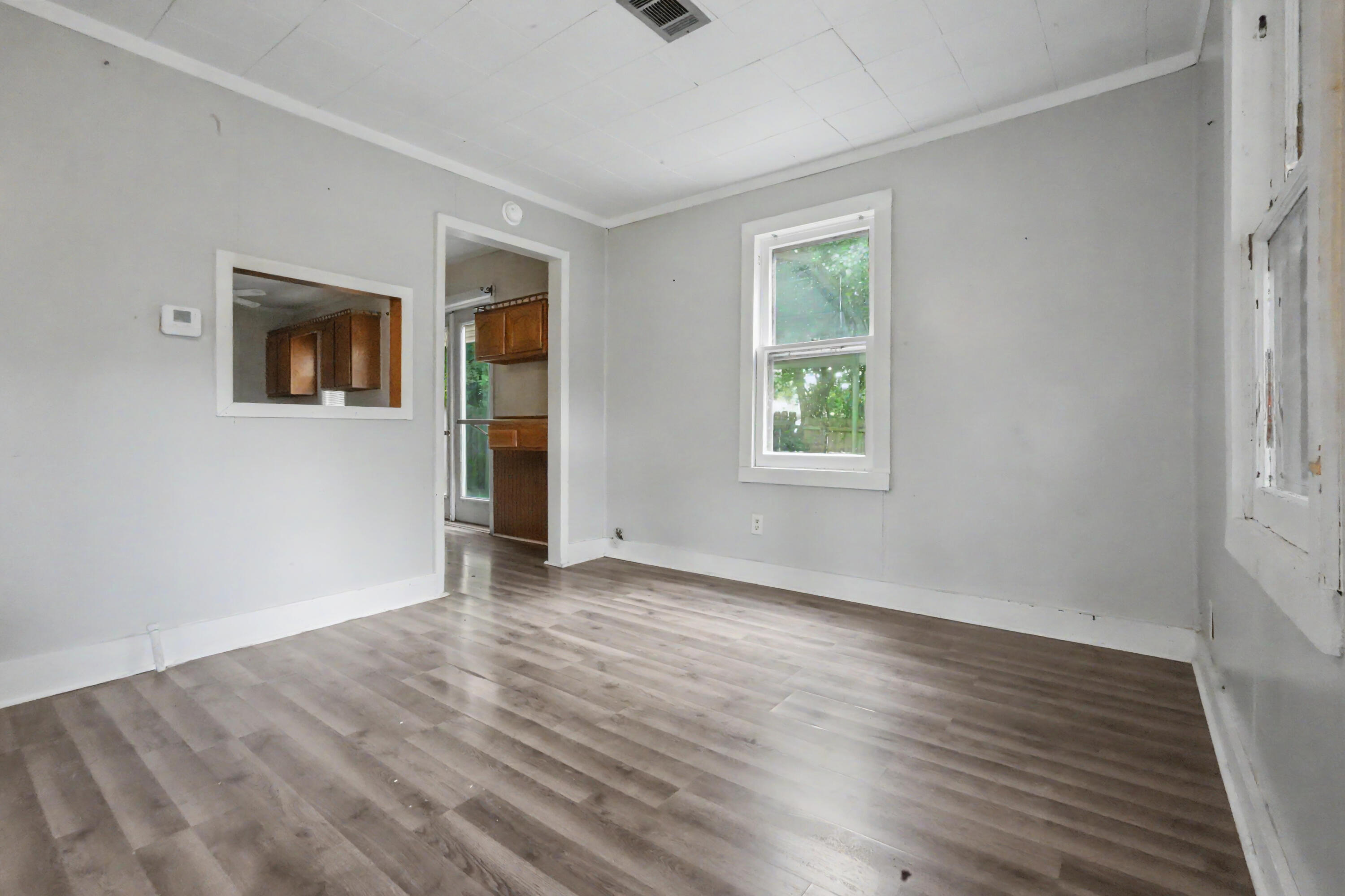 2434 North Pickwick Avenue Property Photo 6