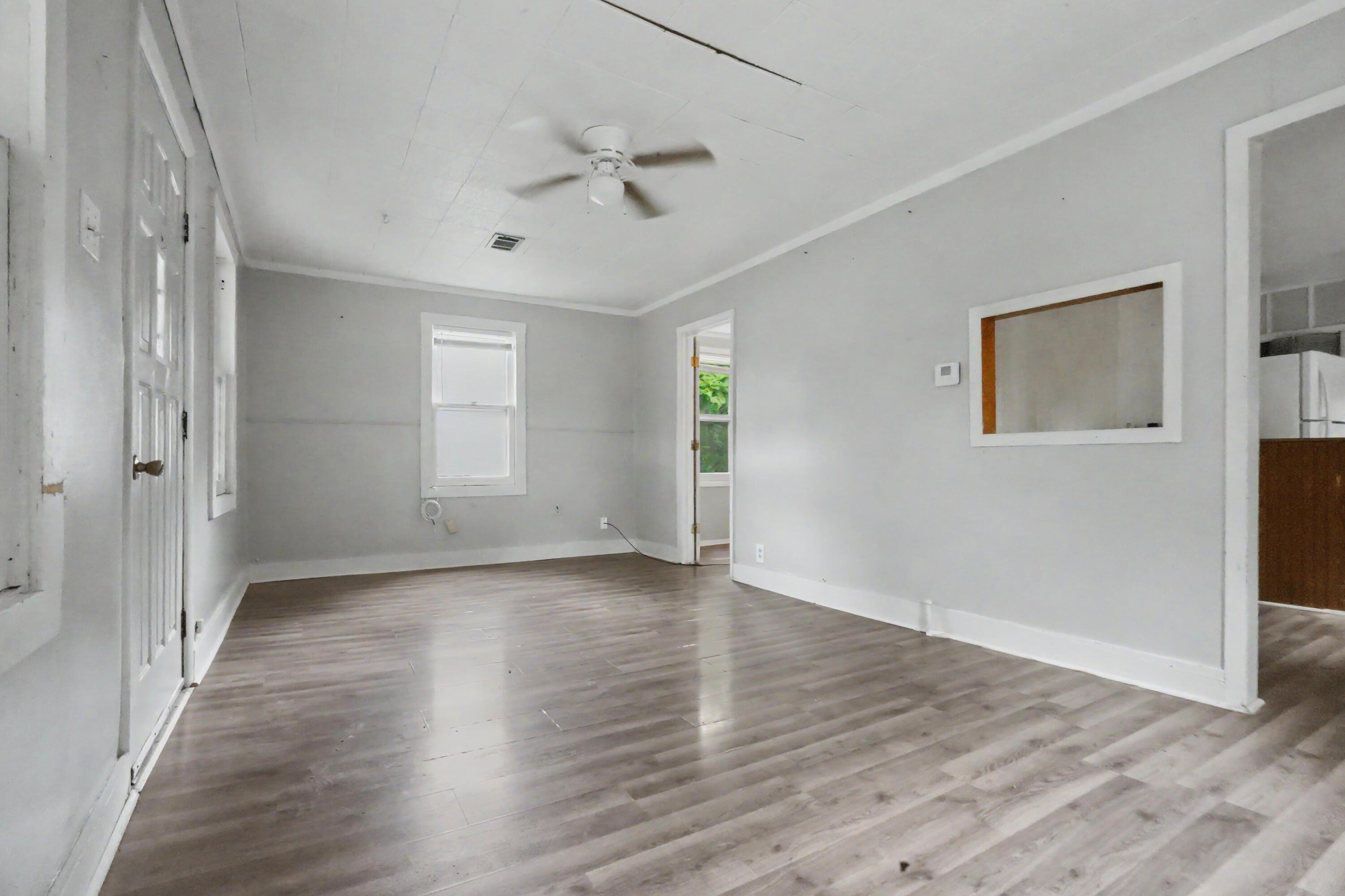 2434 North Pickwick Avenue Property Photo 7