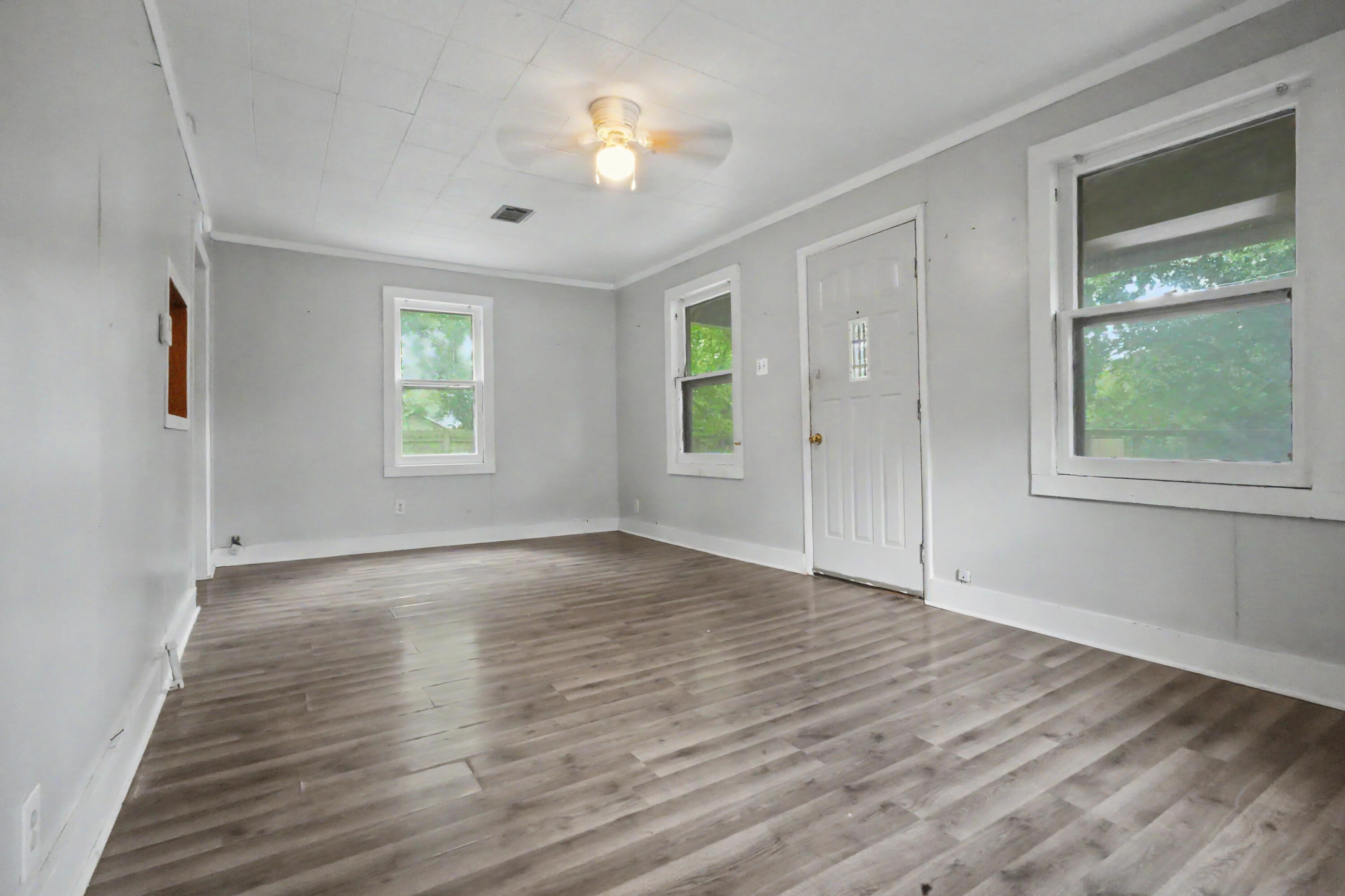 2434 North Pickwick Avenue Property Photo 8
