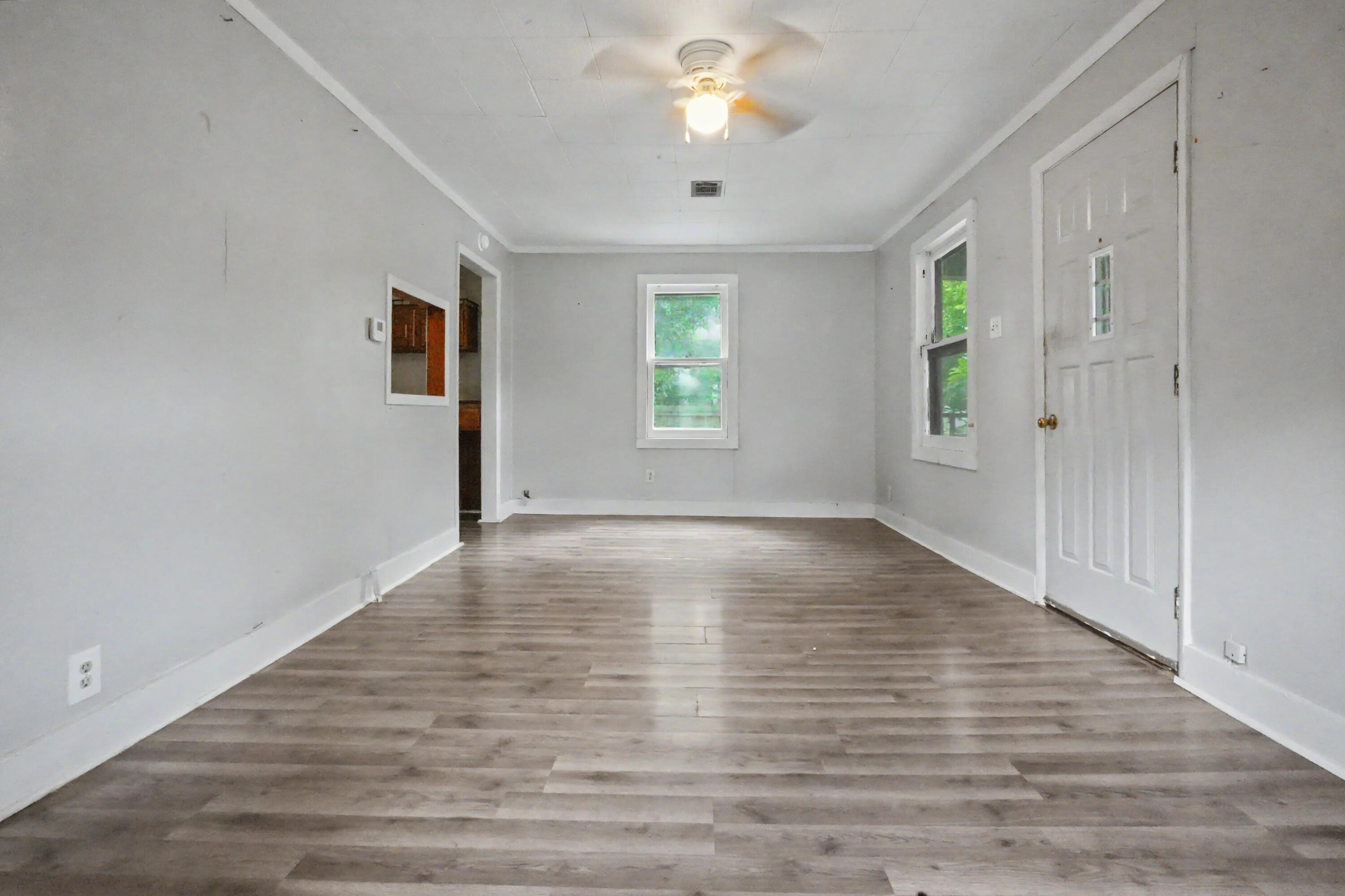 2434 North Pickwick Avenue Property Photo 9