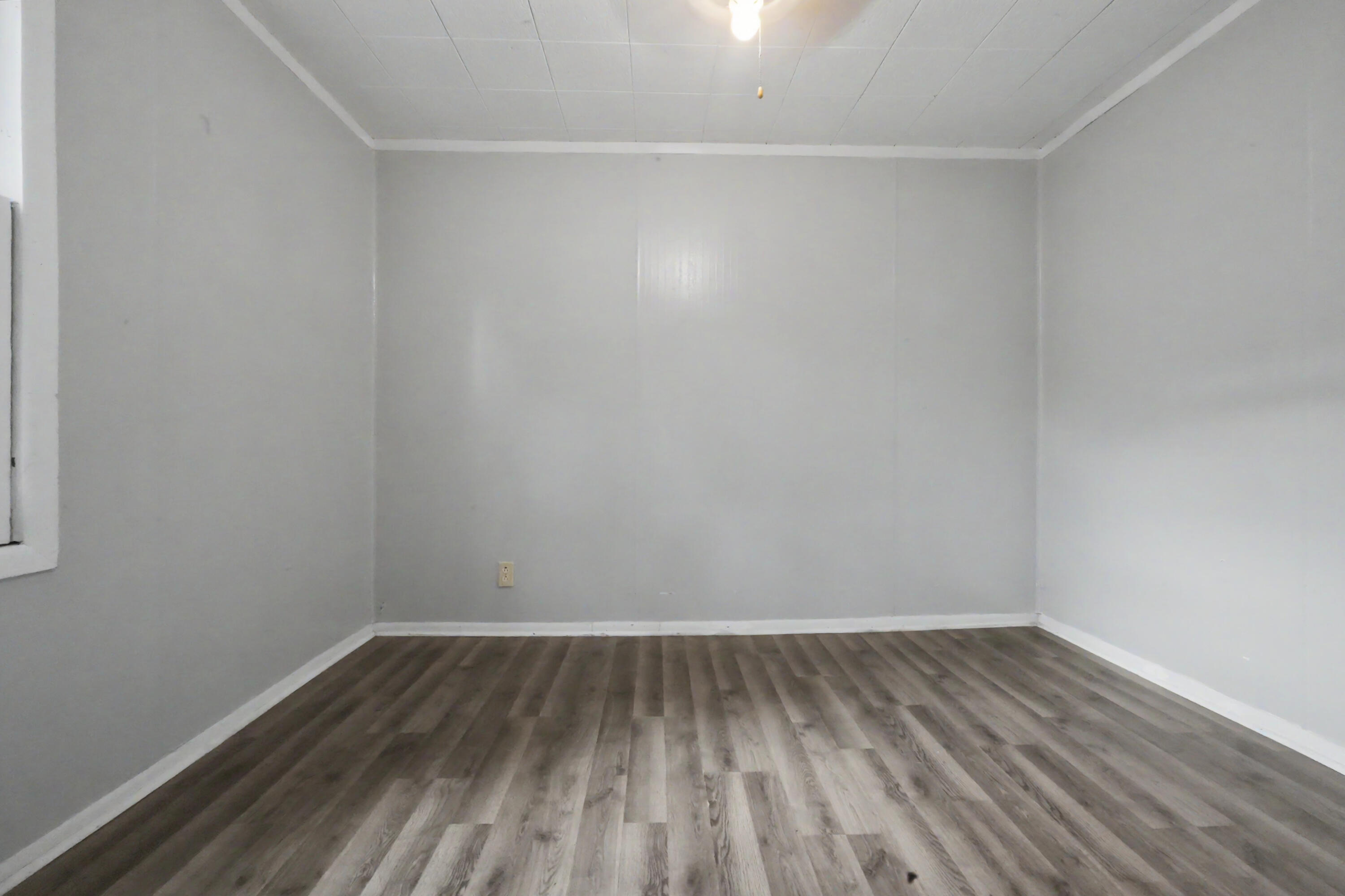 2434 North Pickwick Avenue Property Photo 10