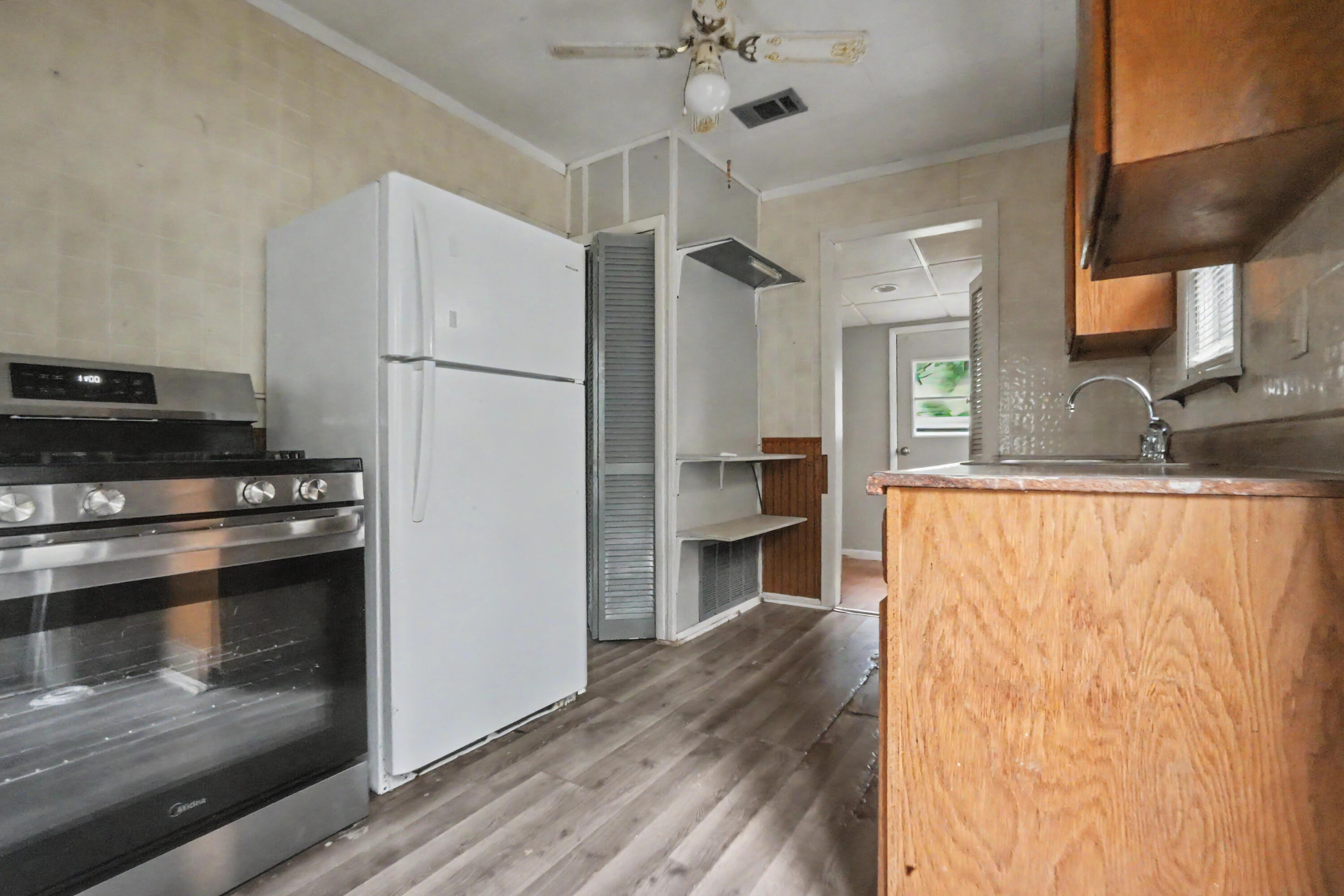 2434 North Pickwick Avenue Property Photo 14