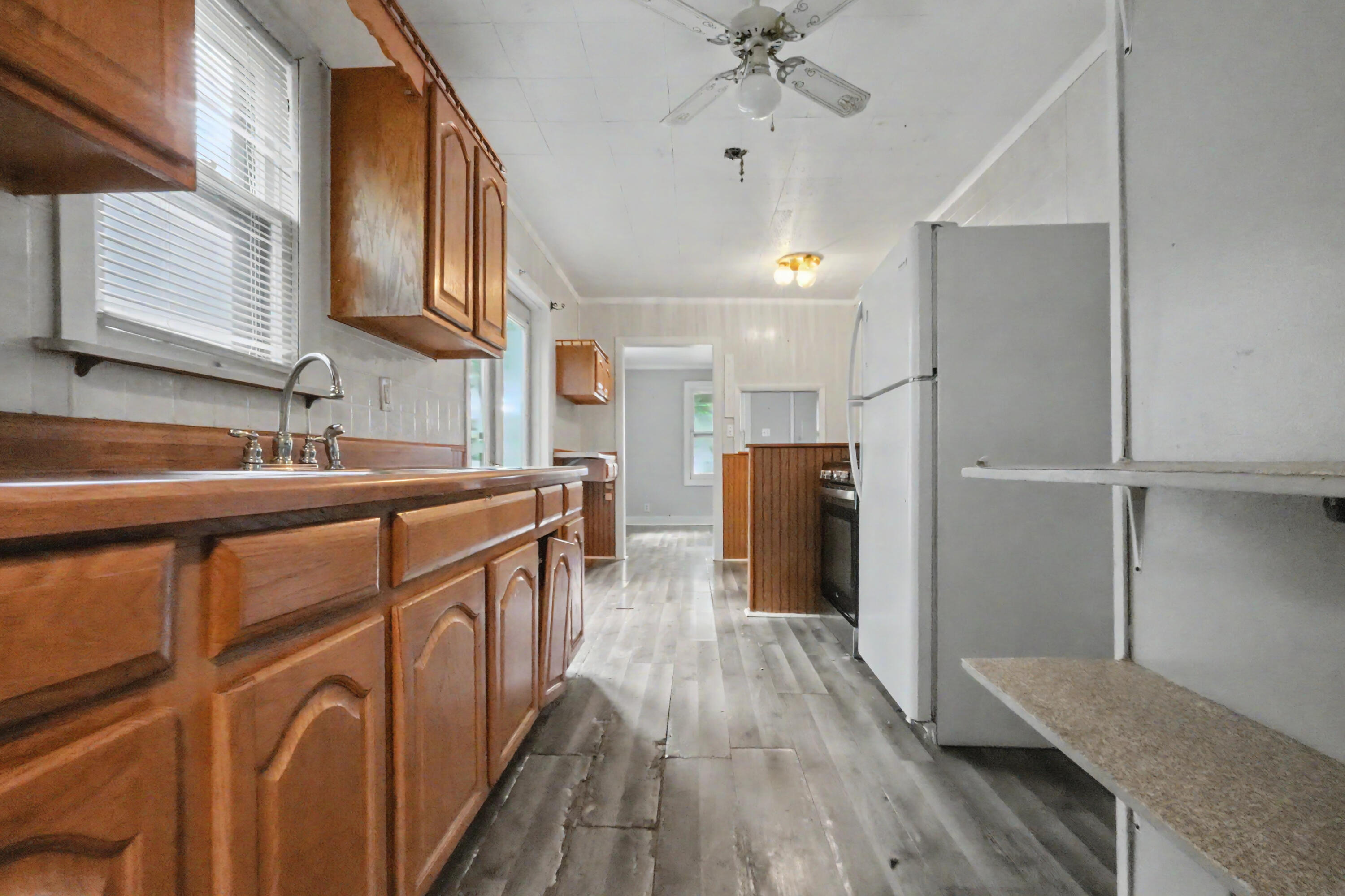 2434 North Pickwick Avenue Property Photo 16