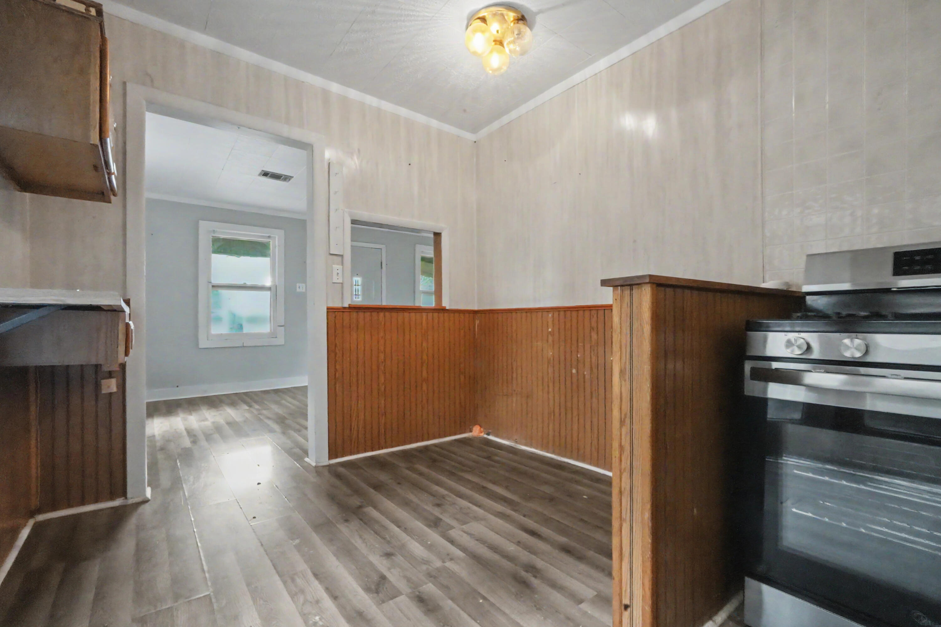 2434 North Pickwick Avenue Property Photo 17