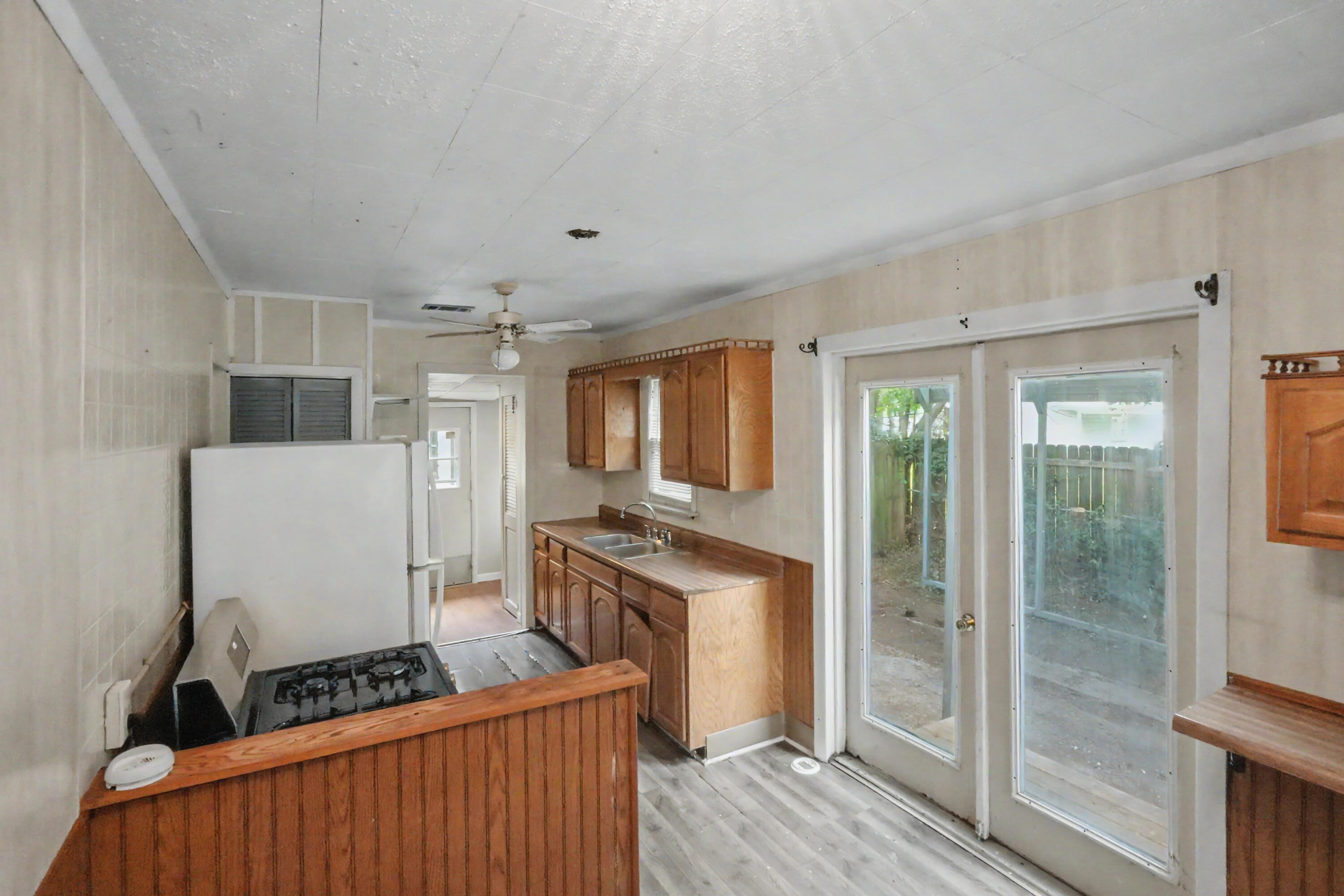 2434 North Pickwick Avenue Property Photo 18