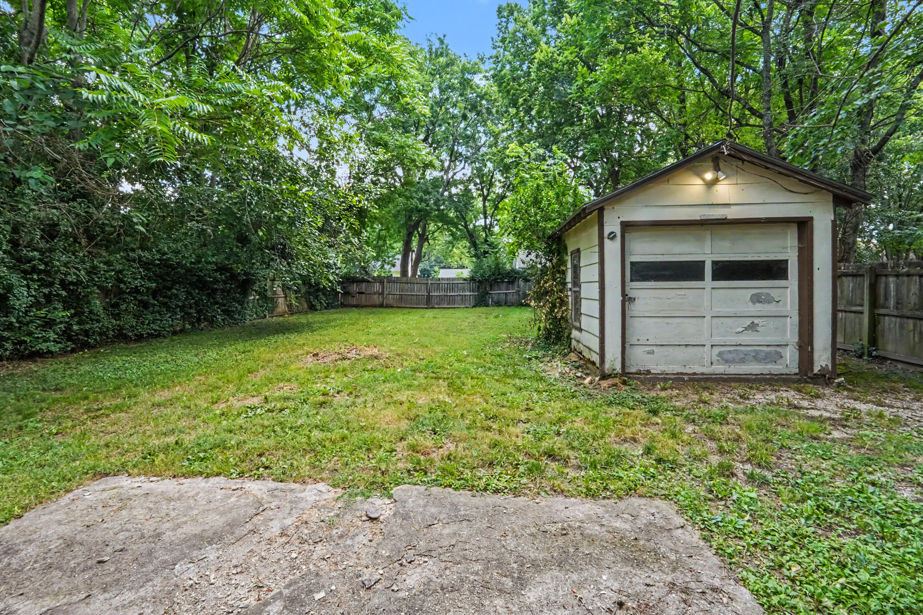 2434 North Pickwick Avenue Property Photo 26