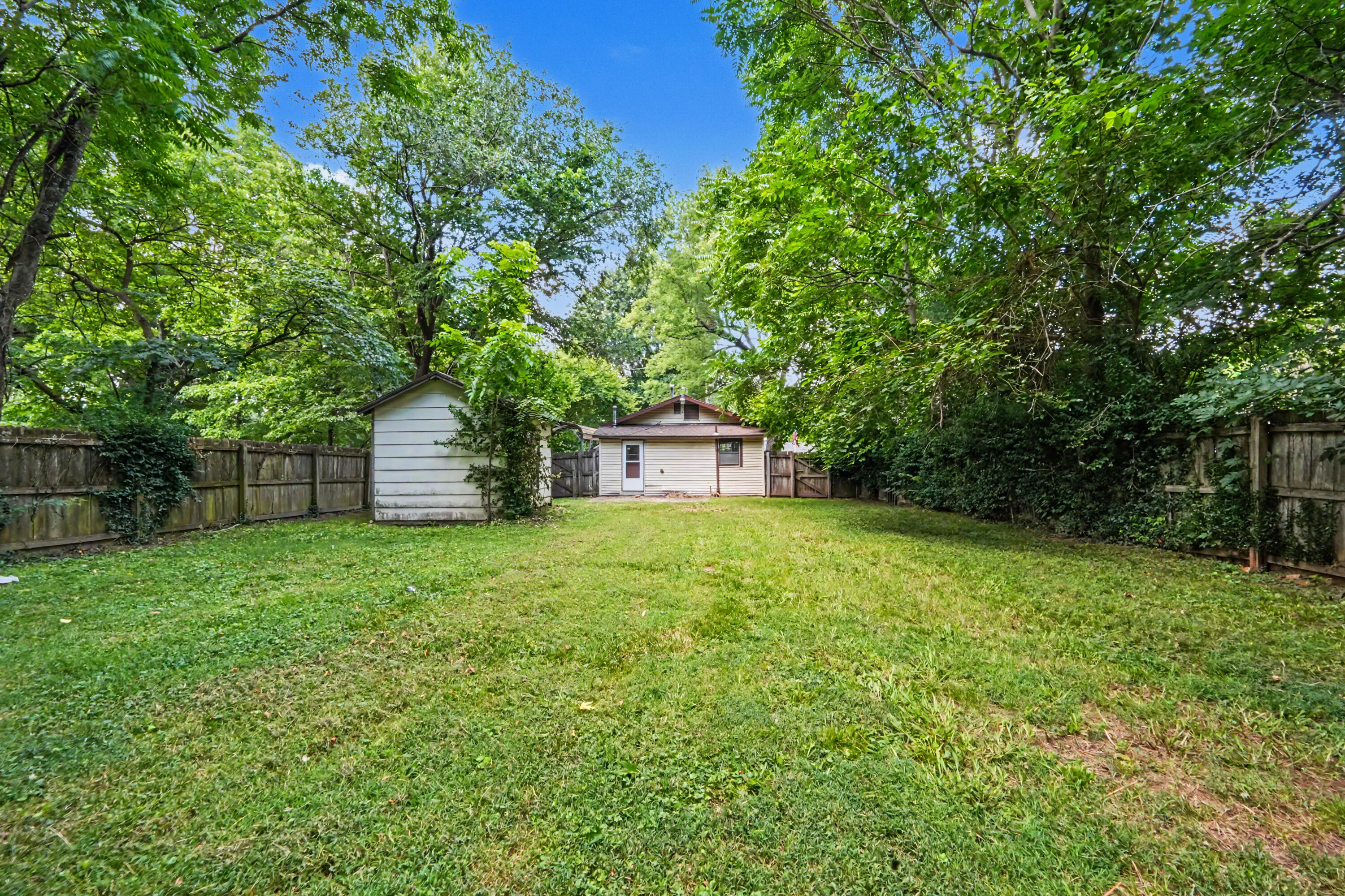 2434 North Pickwick Avenue Property Photo 29
