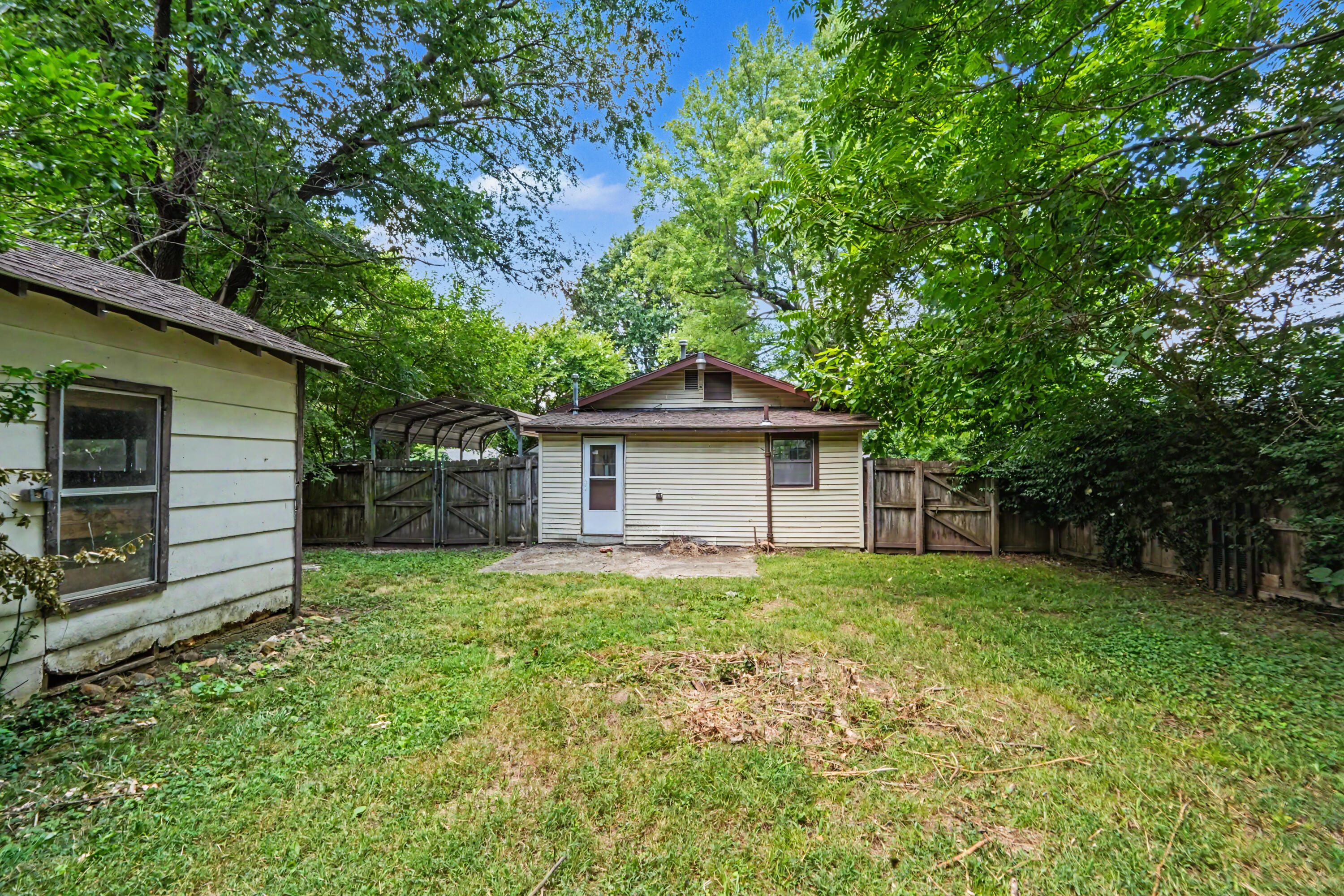 2434 North Pickwick Avenue Property Photo 31