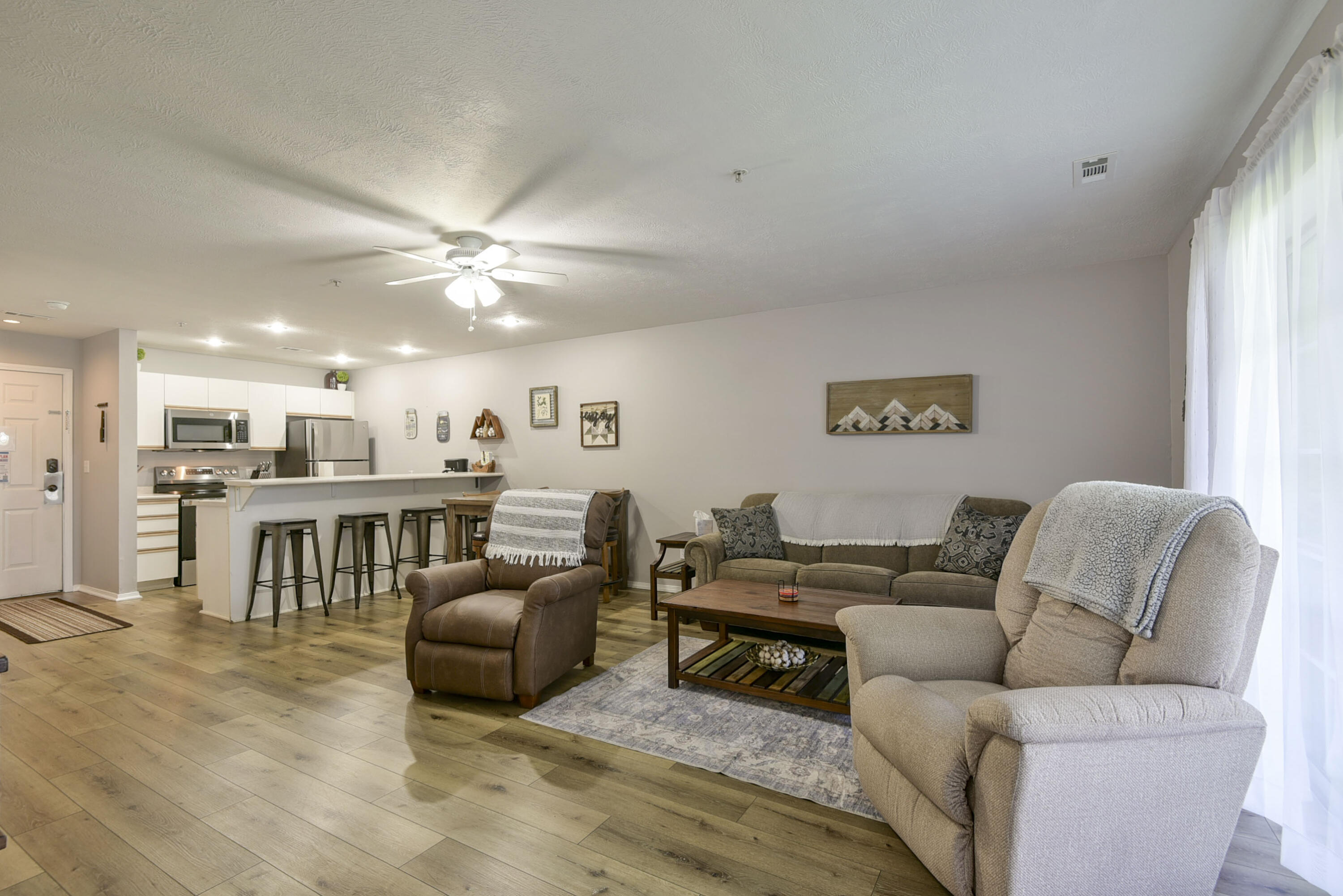 120 Spring Creek Court Apt 16 Property Photo 3