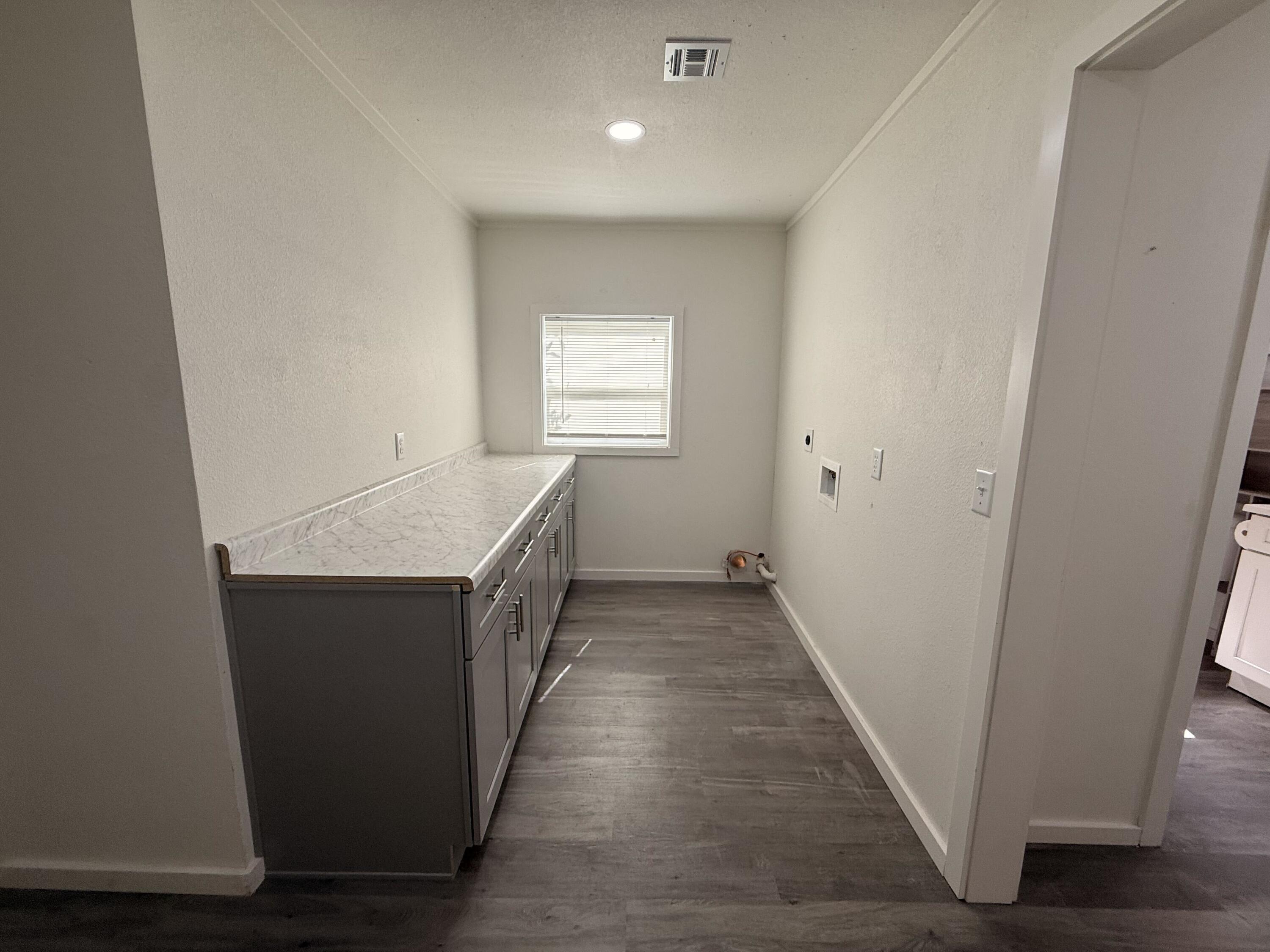 1409 West 9th Street Property Photo 7