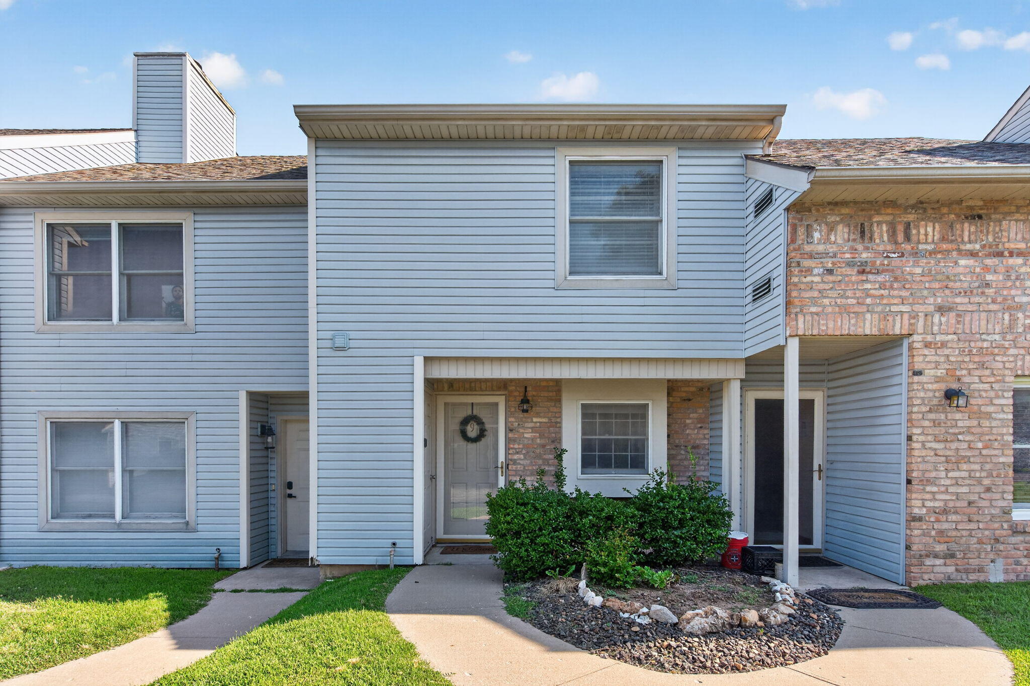 2700 South Ingram Mill Road Apt 9 Property Photo 1