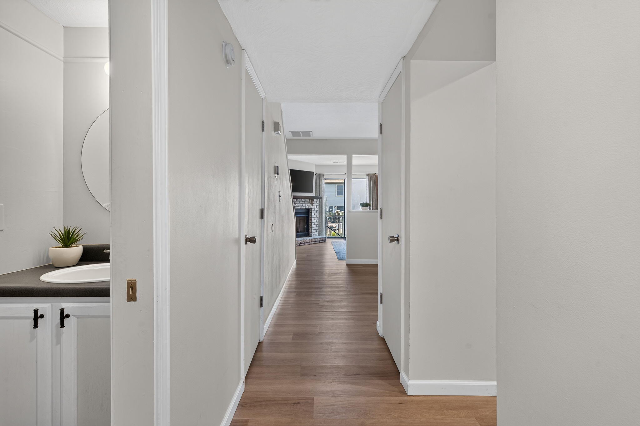 2700 South Ingram Mill Road Apt 9 Property Photo 3