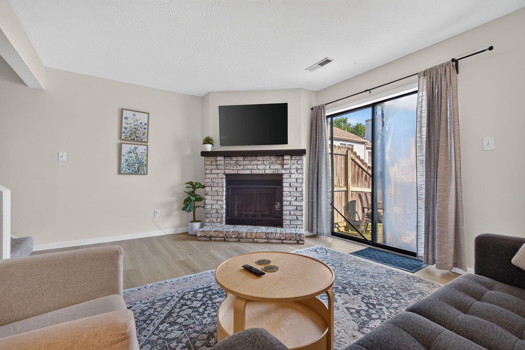 2700 South Ingram Mill Road Apt 9 Property Photo 6