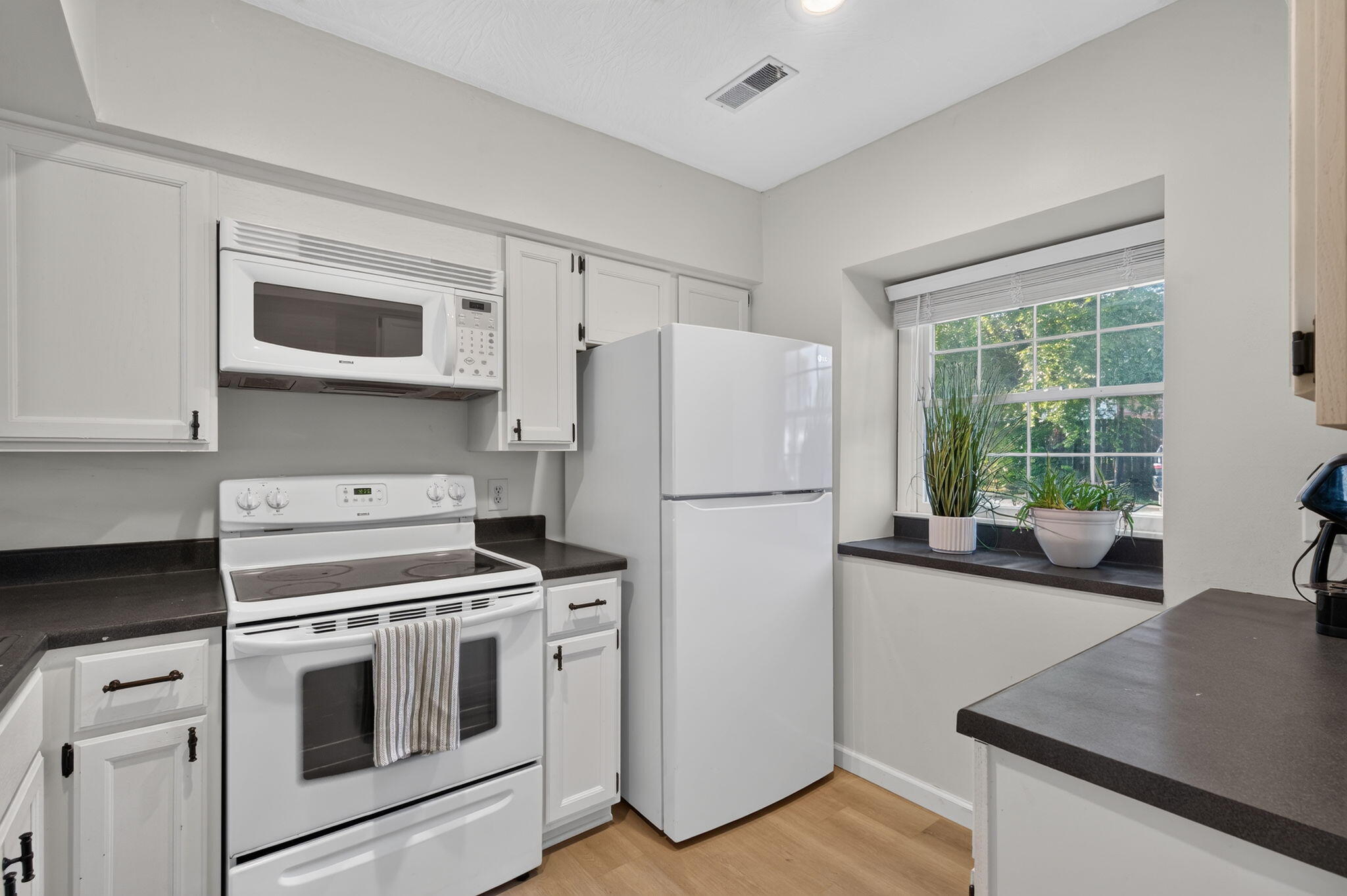 2700 South Ingram Mill Road Apt 9 Property Photo 7
