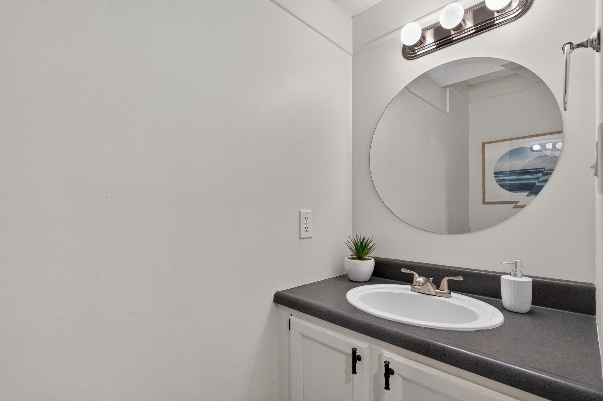 2700 South Ingram Mill Road Apt 9 Property Photo 12
