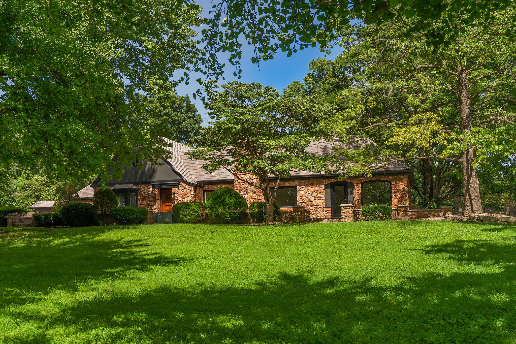 2244 South Edgewater Drive Property Photo 1