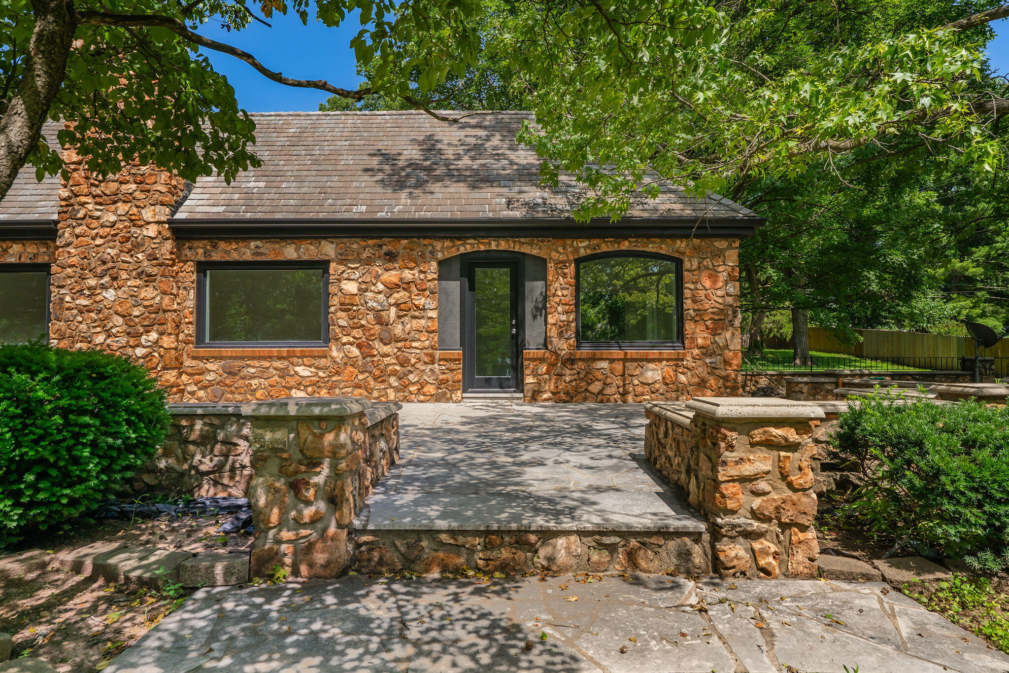 2244 South Edgewater Drive Property Photo 4
