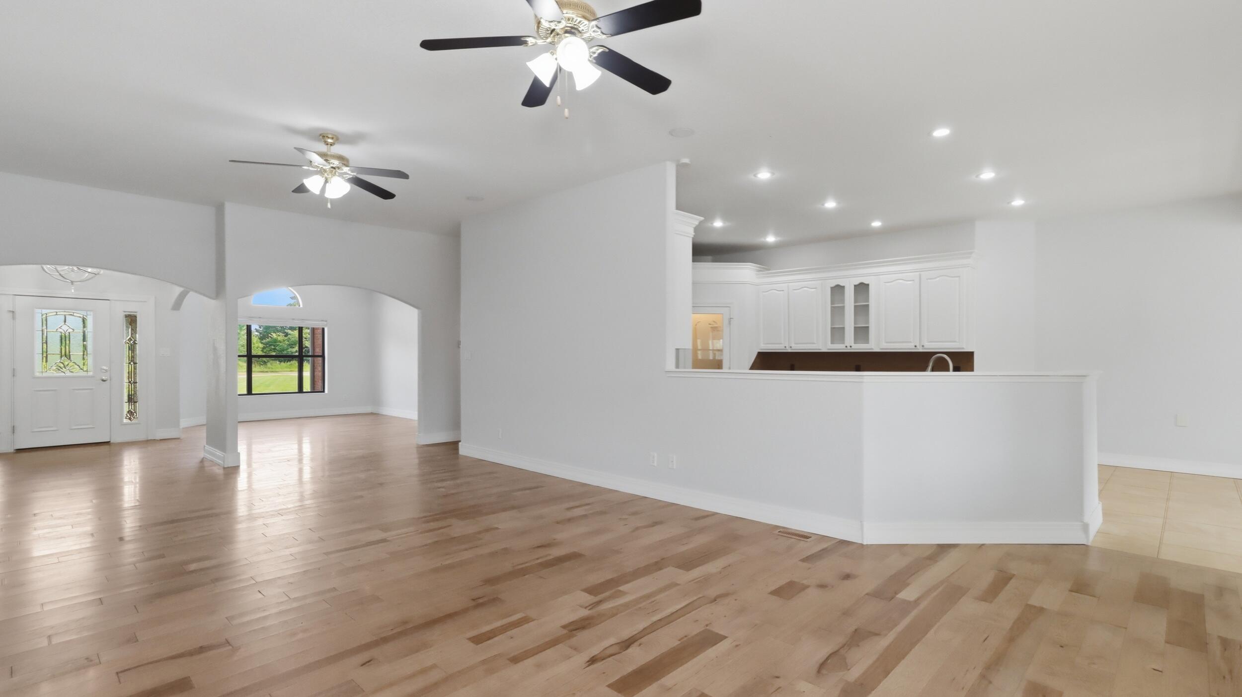 6543 Private Road 1601 Property Photo 10