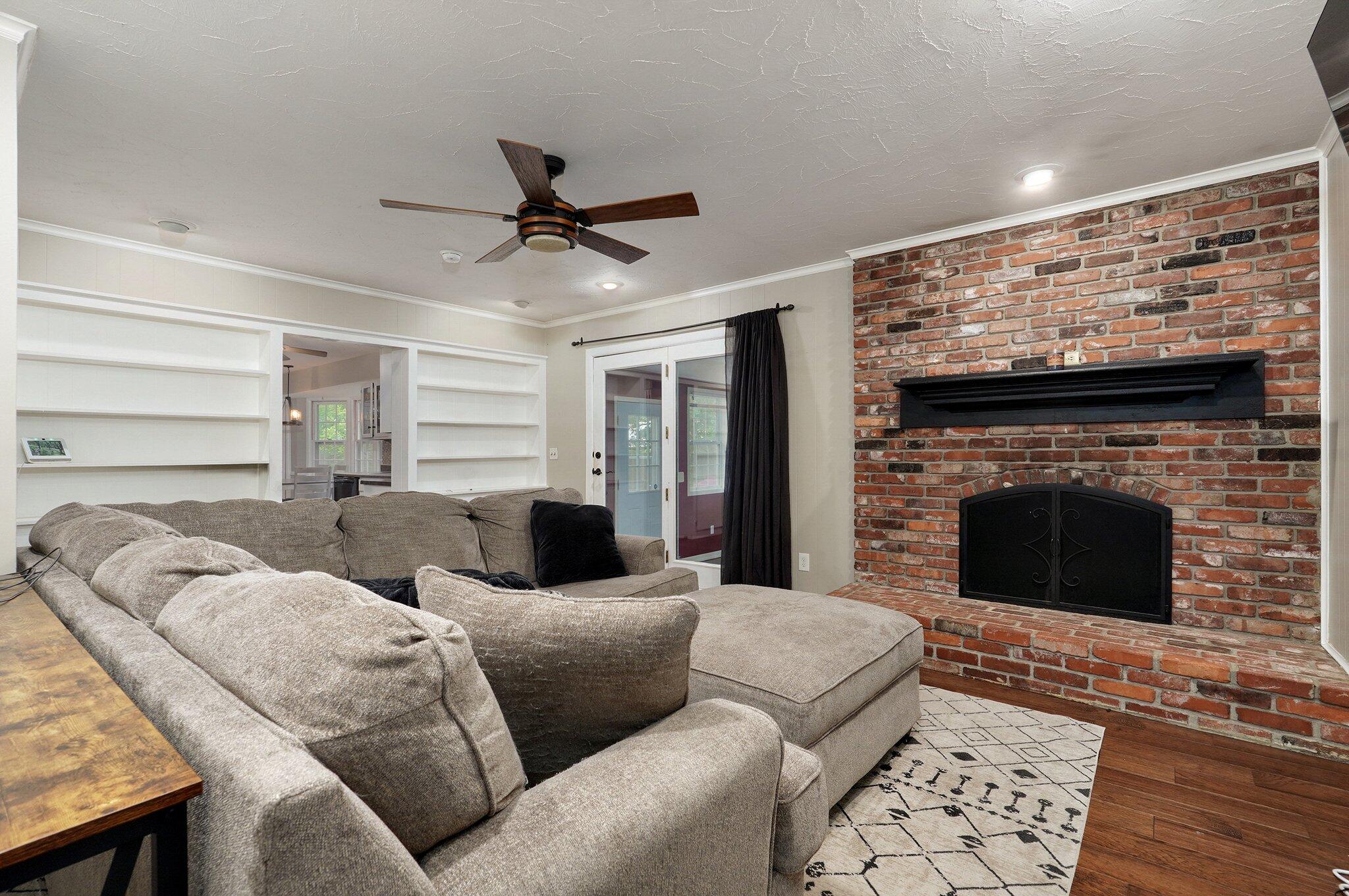 2117 East Montclair Street Property Photo 12