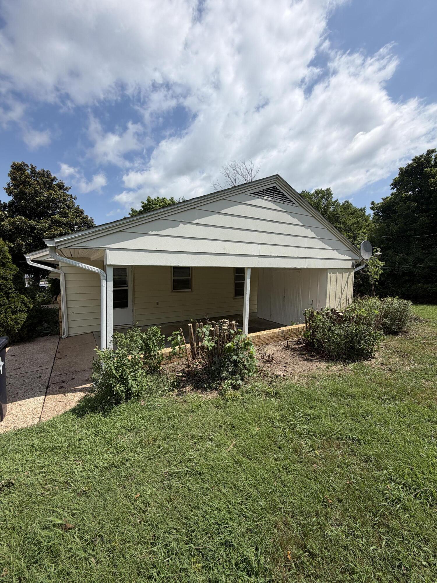 218 Westmont Drive Property Photo 4