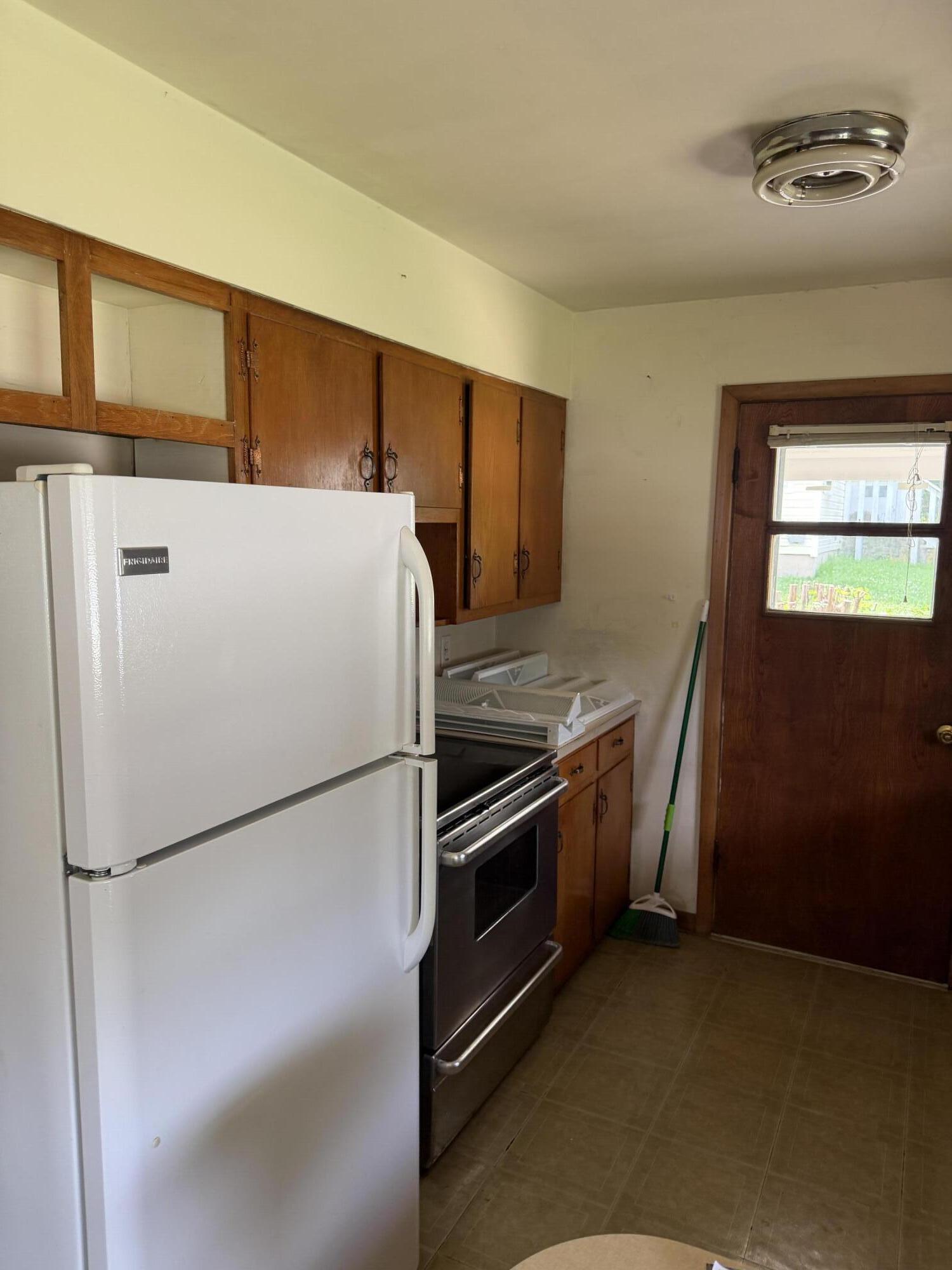 218 Westmont Drive Property Photo 7