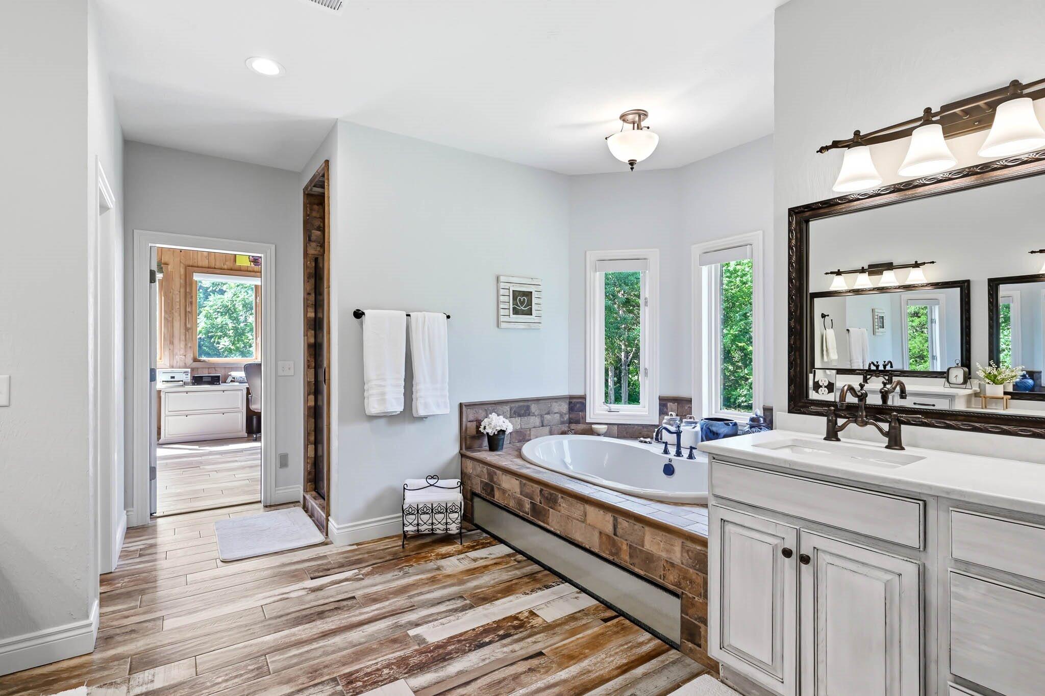 5525 South Farm Road 219 Property Photo 39