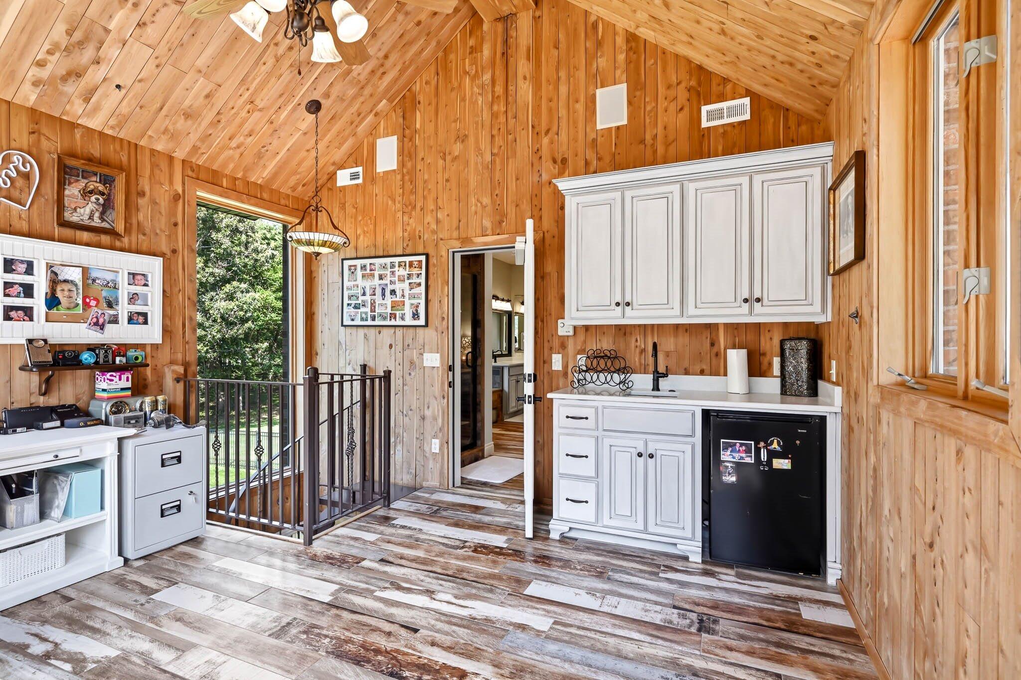 5525 South Farm Road 219 Property Photo 44