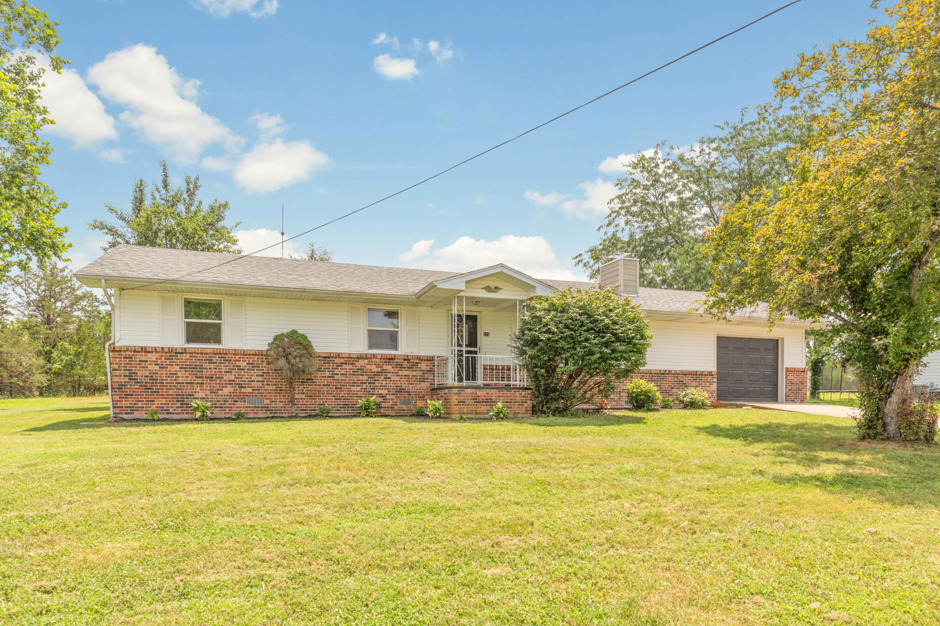 425 Wayland Drive Property Photo 1