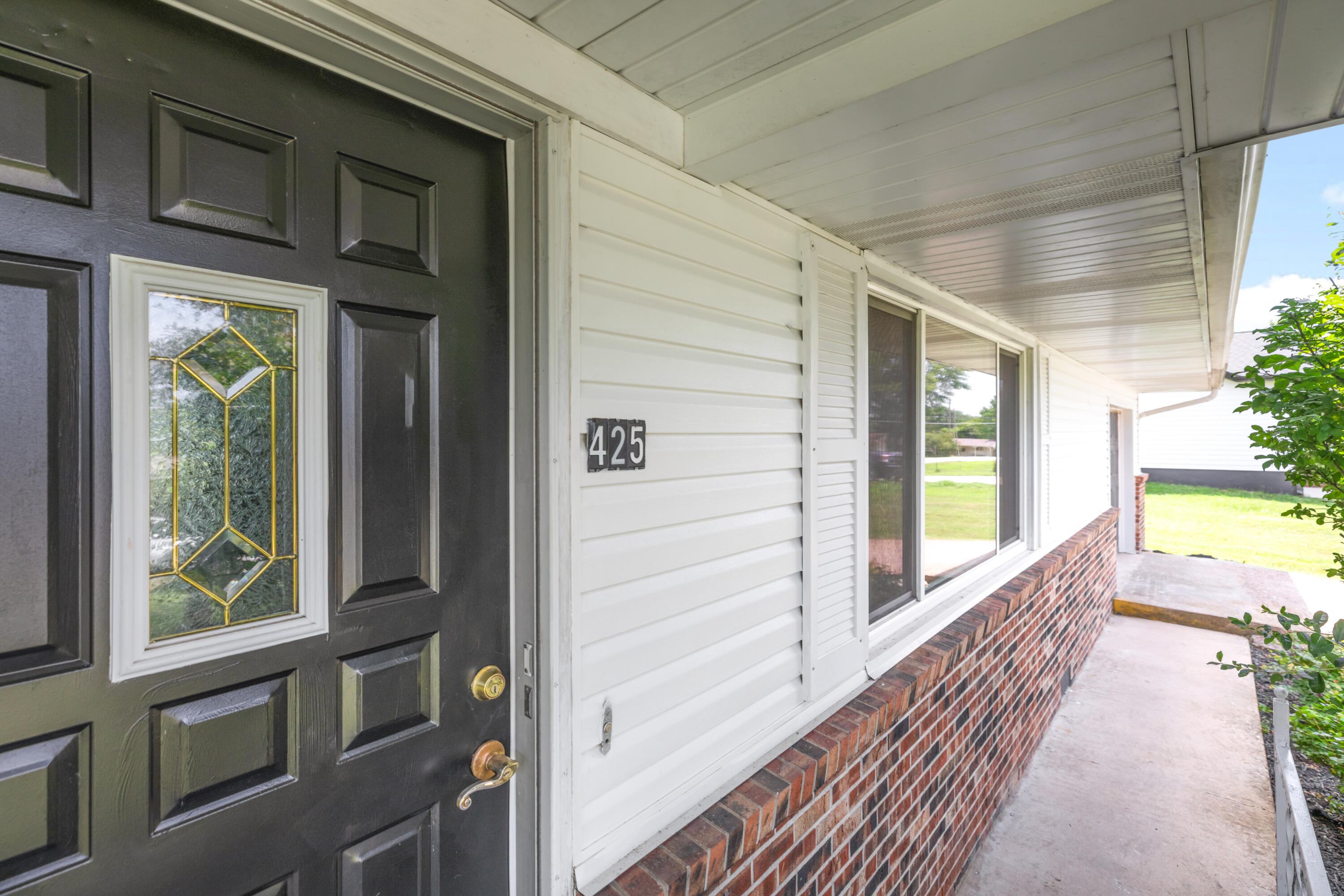 425 Wayland Drive Property Photo 2