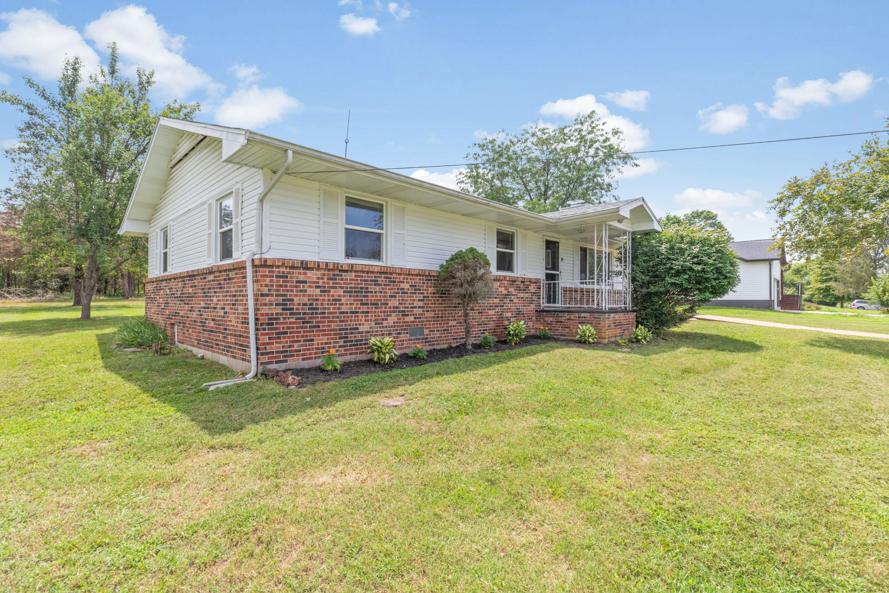 425 Wayland Drive Property Photo 4