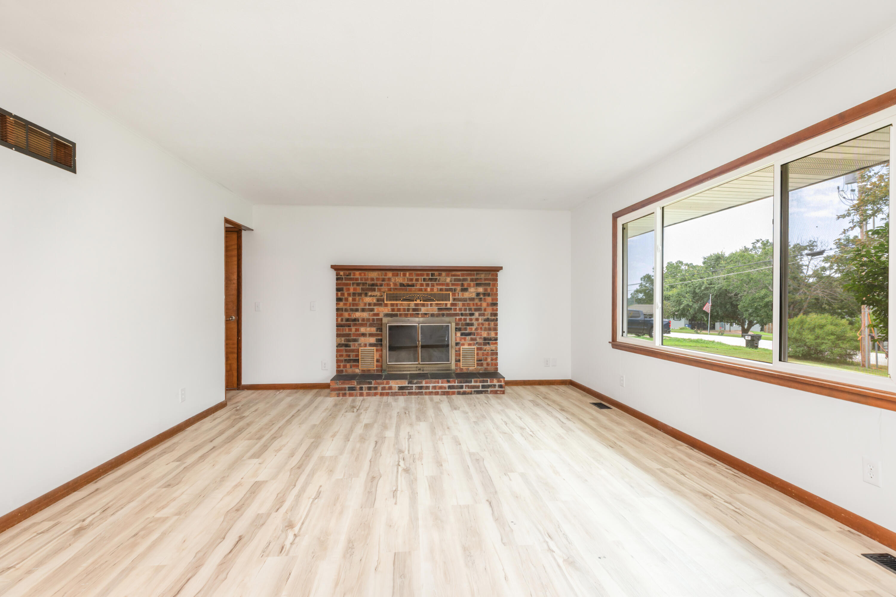 425 Wayland Drive Property Photo 6