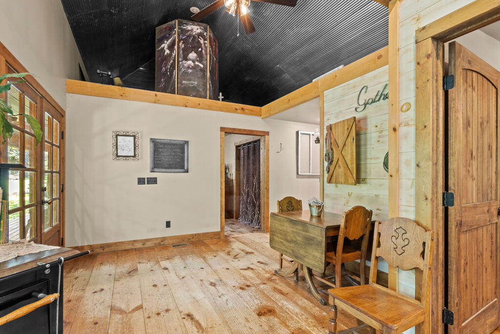 483 Loveland Drive Property Photo 14