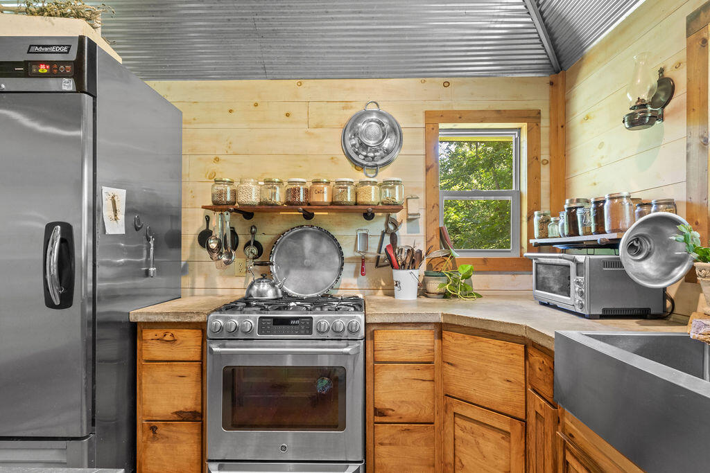 483 Loveland Drive Property Photo 15