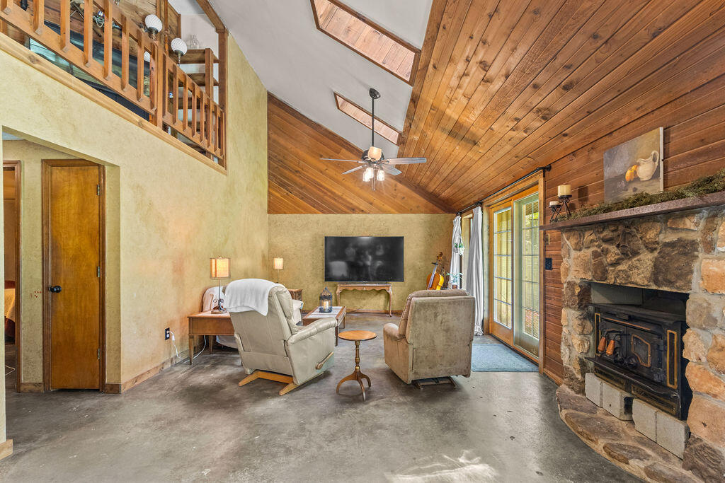 483 Loveland Drive Property Photo 47