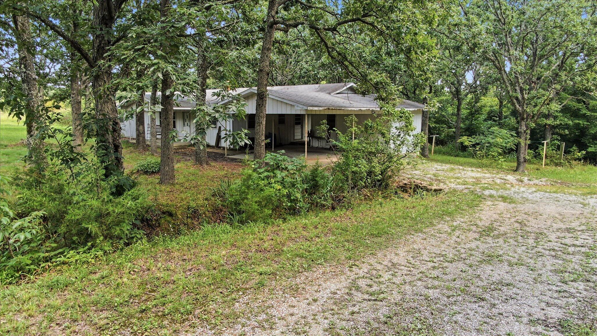 184 State Rte E Property Photo 4