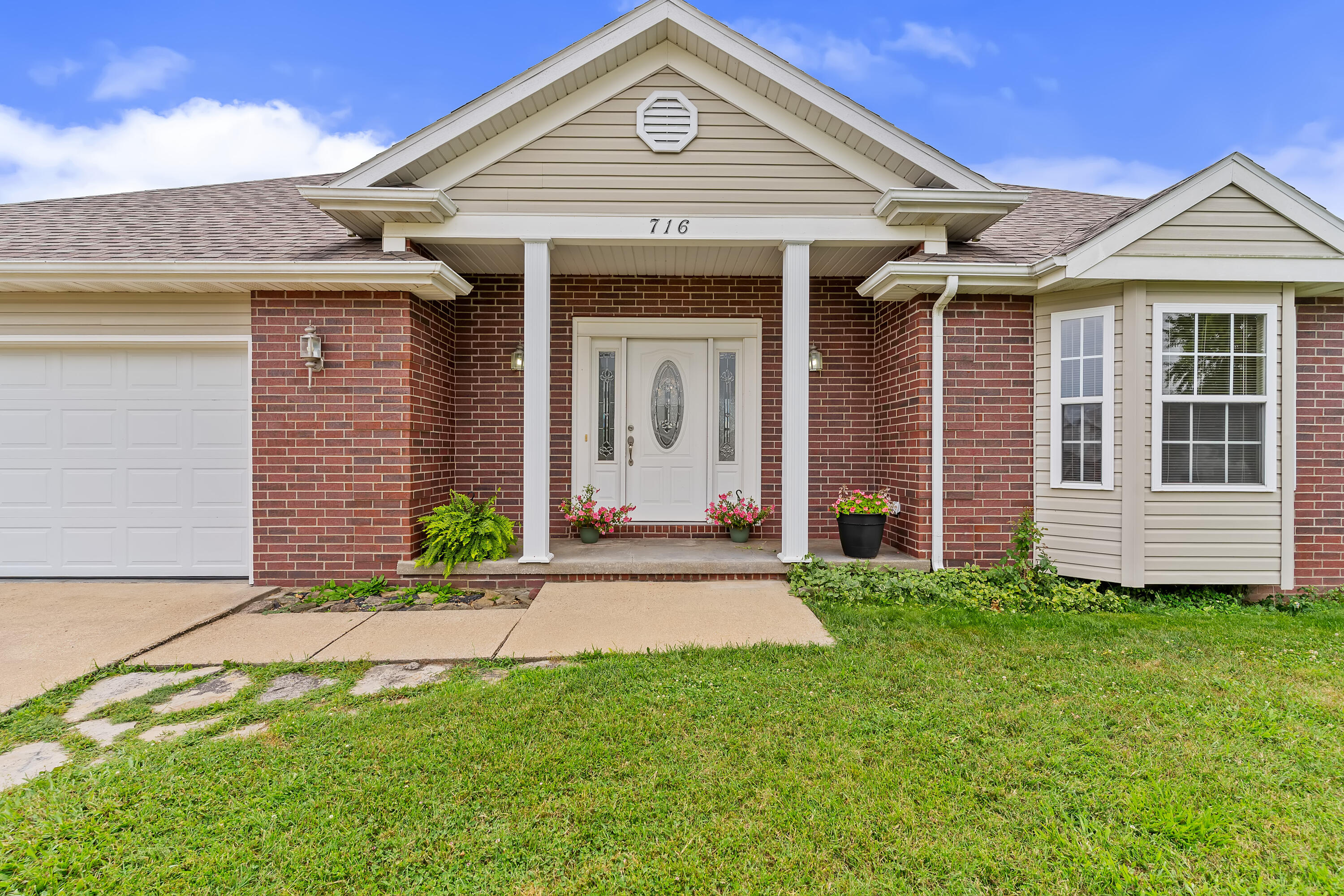 716 Shelley Street Property Photo 4