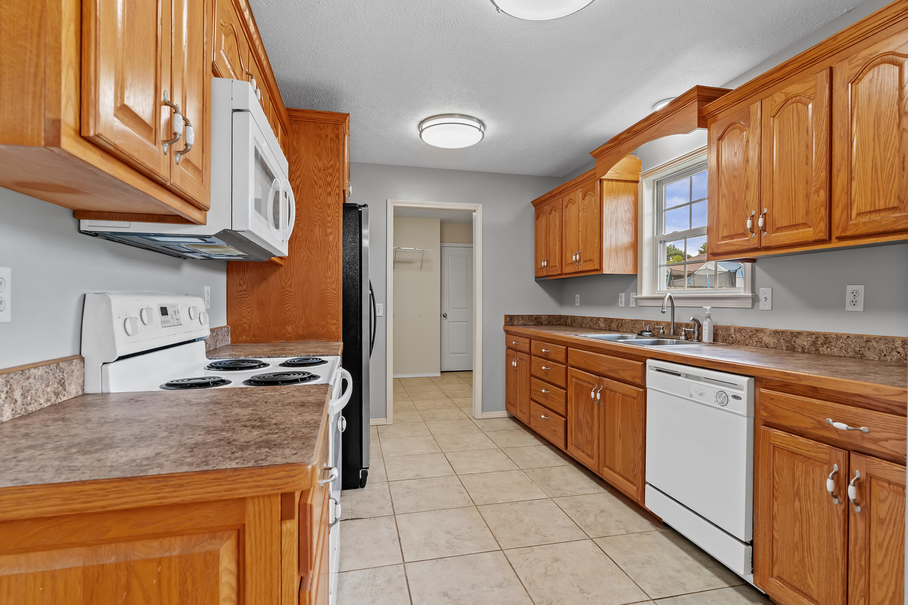 716 Shelley Street Property Photo 11