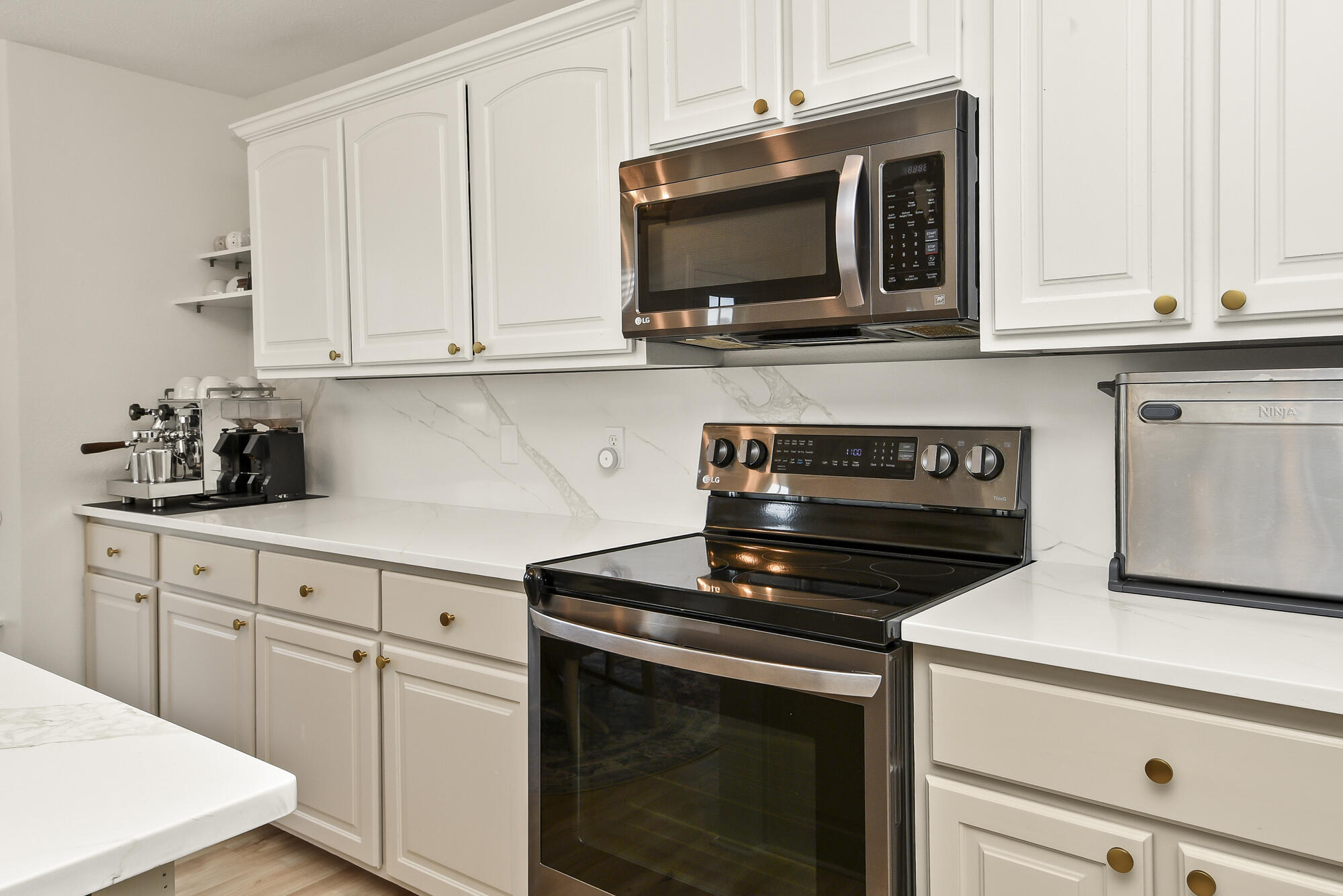 285 Steury Road Property Photo 10