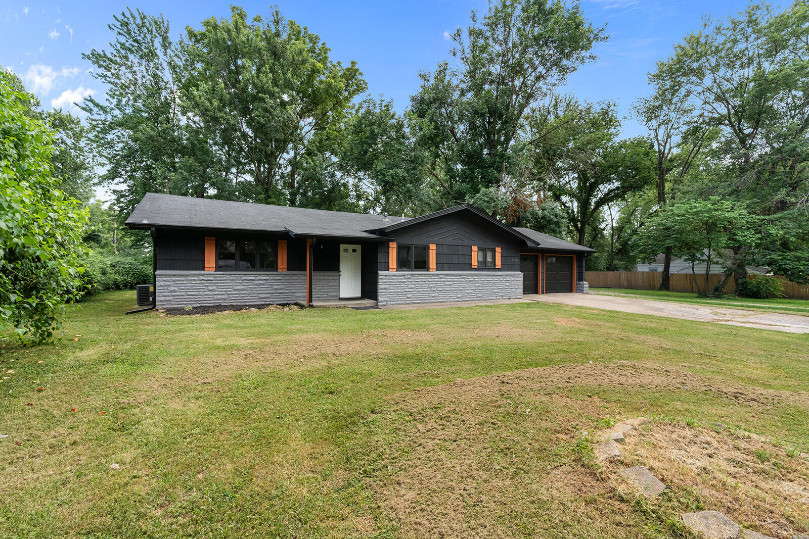 1538 East Lindberg Street Property Photo 3