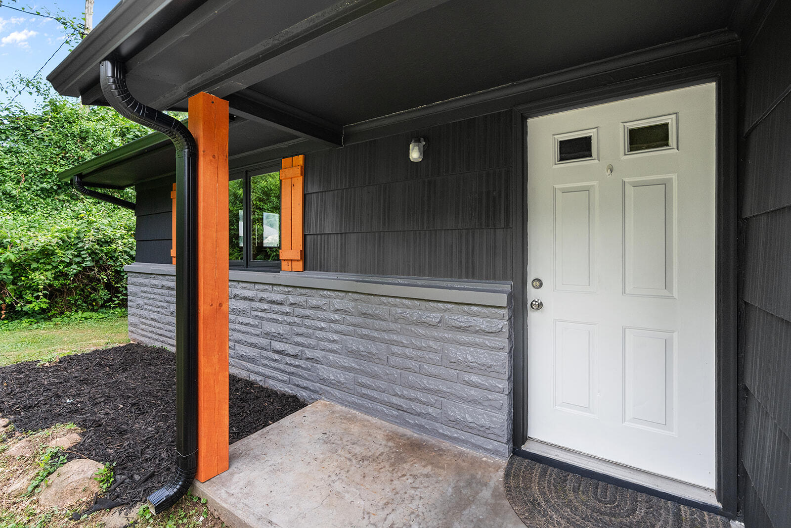 1538 East Lindberg Street Property Photo 4