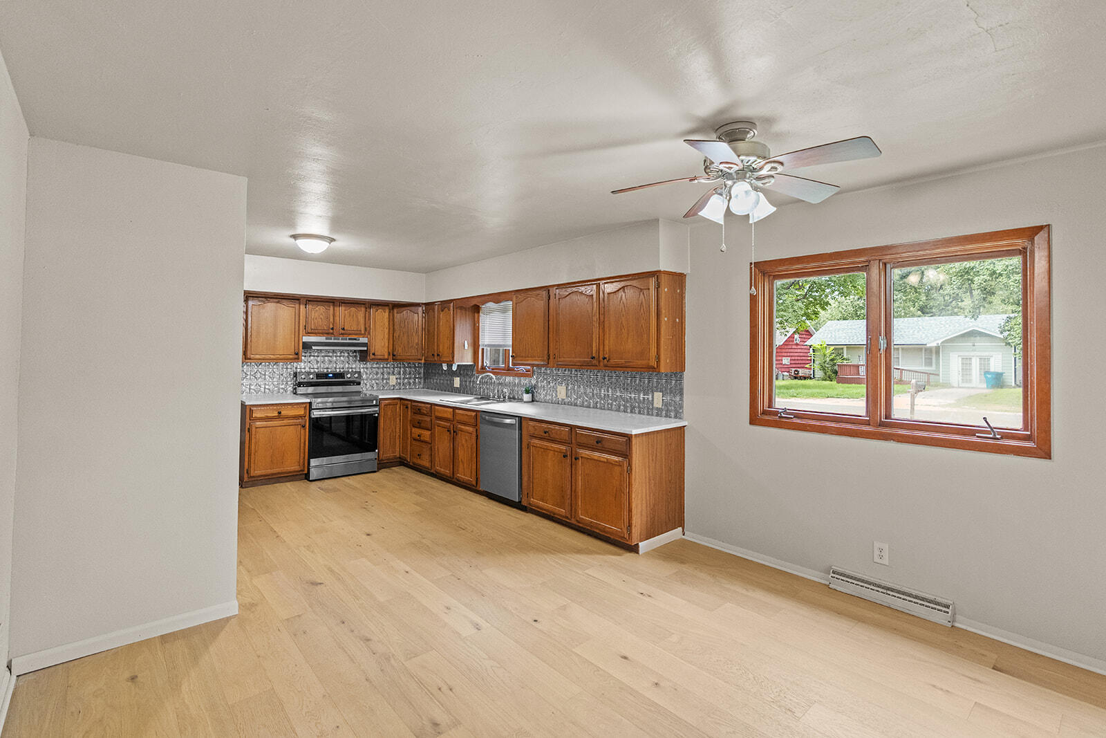1538 East Lindberg Street Property Photo 8